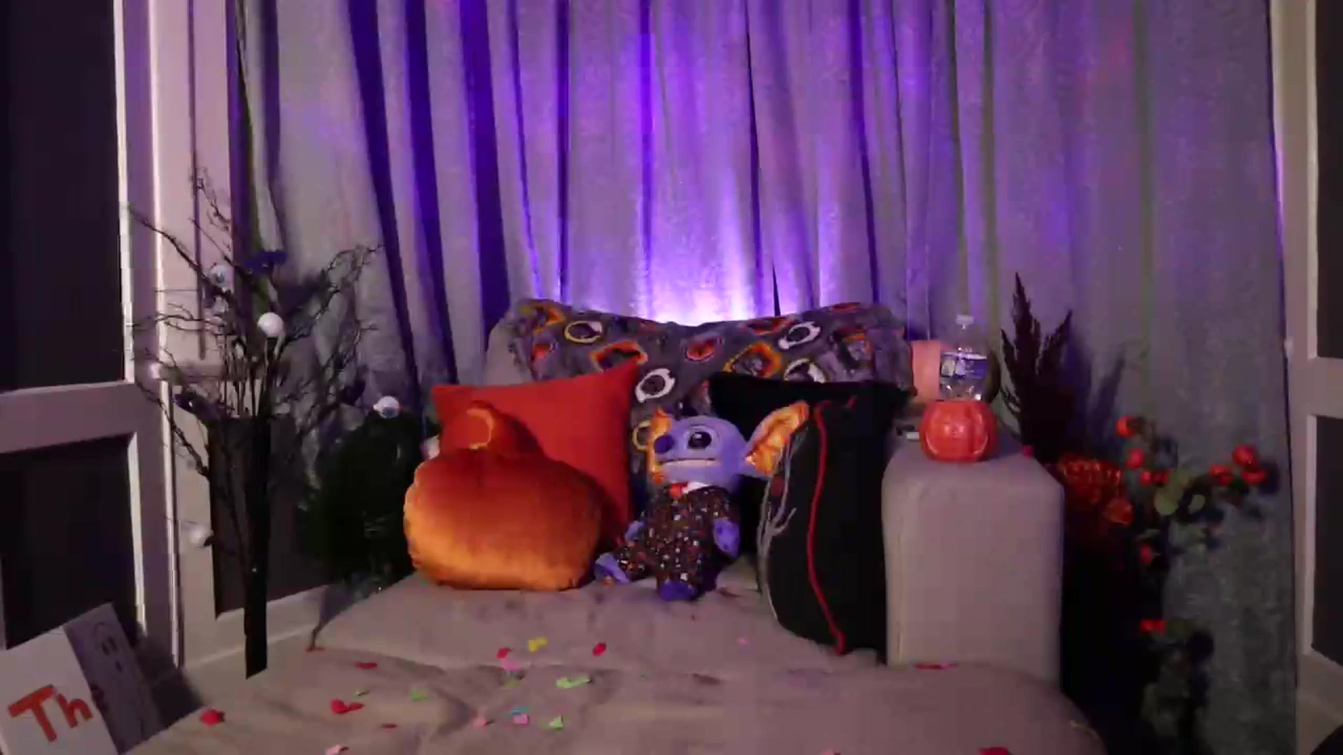 Gallery image thumbnail from Cubbixoxo's myfreecams stream on, 10/24/2023, 05:21 image 13 of 20