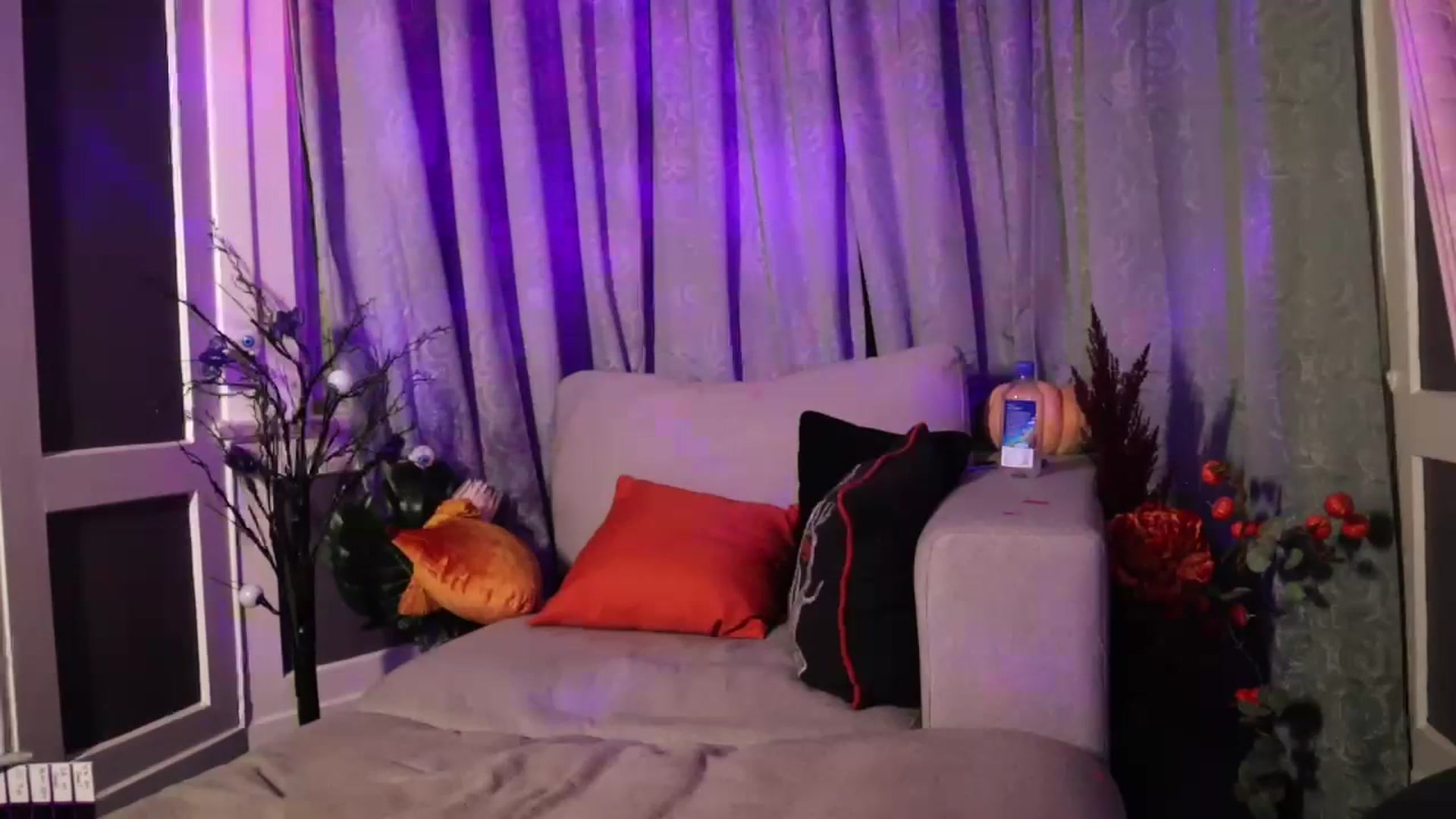 Gallery image thumbnail from Cubbixoxo's myfreecams stream on, 10/25/2023, 04:47 image 19 of 20