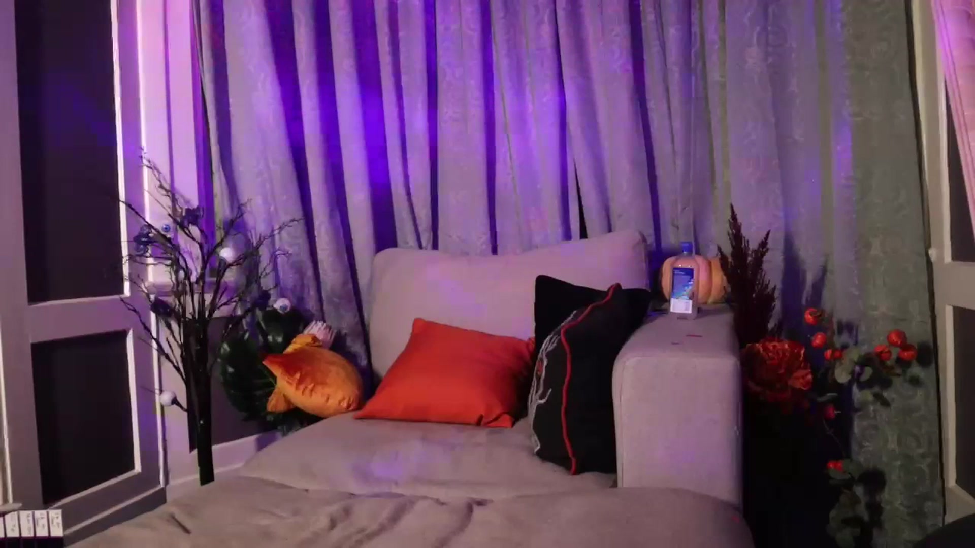 Gallery image thumbnail from Cubbixoxo's myfreecams stream on, 10/25/2023, 04:47 image 18 of 20