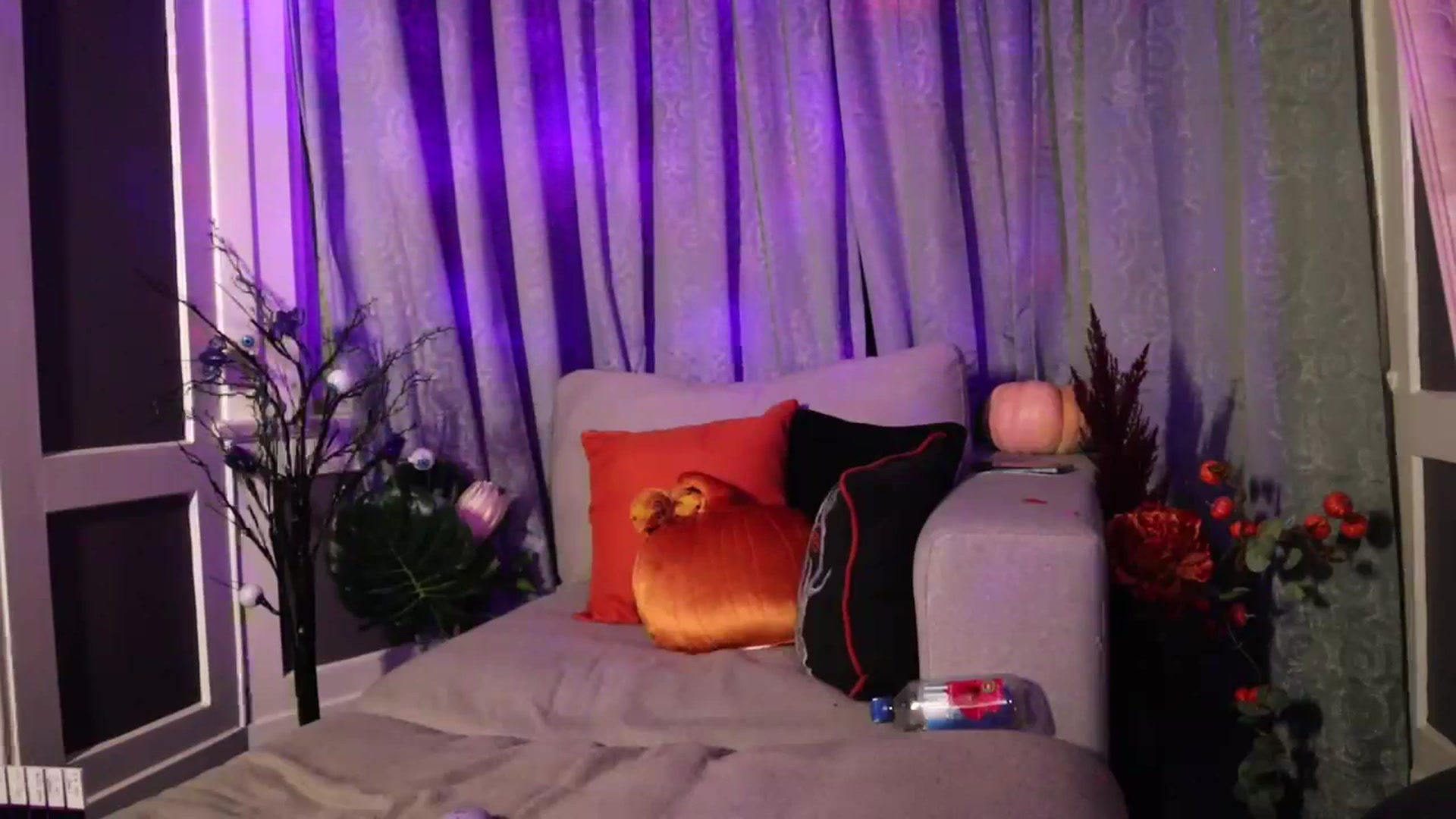 Gallery image thumbnail from Cubbixoxo's myfreecams stream on, 10/25/2023, 05:22 image 16 of 20