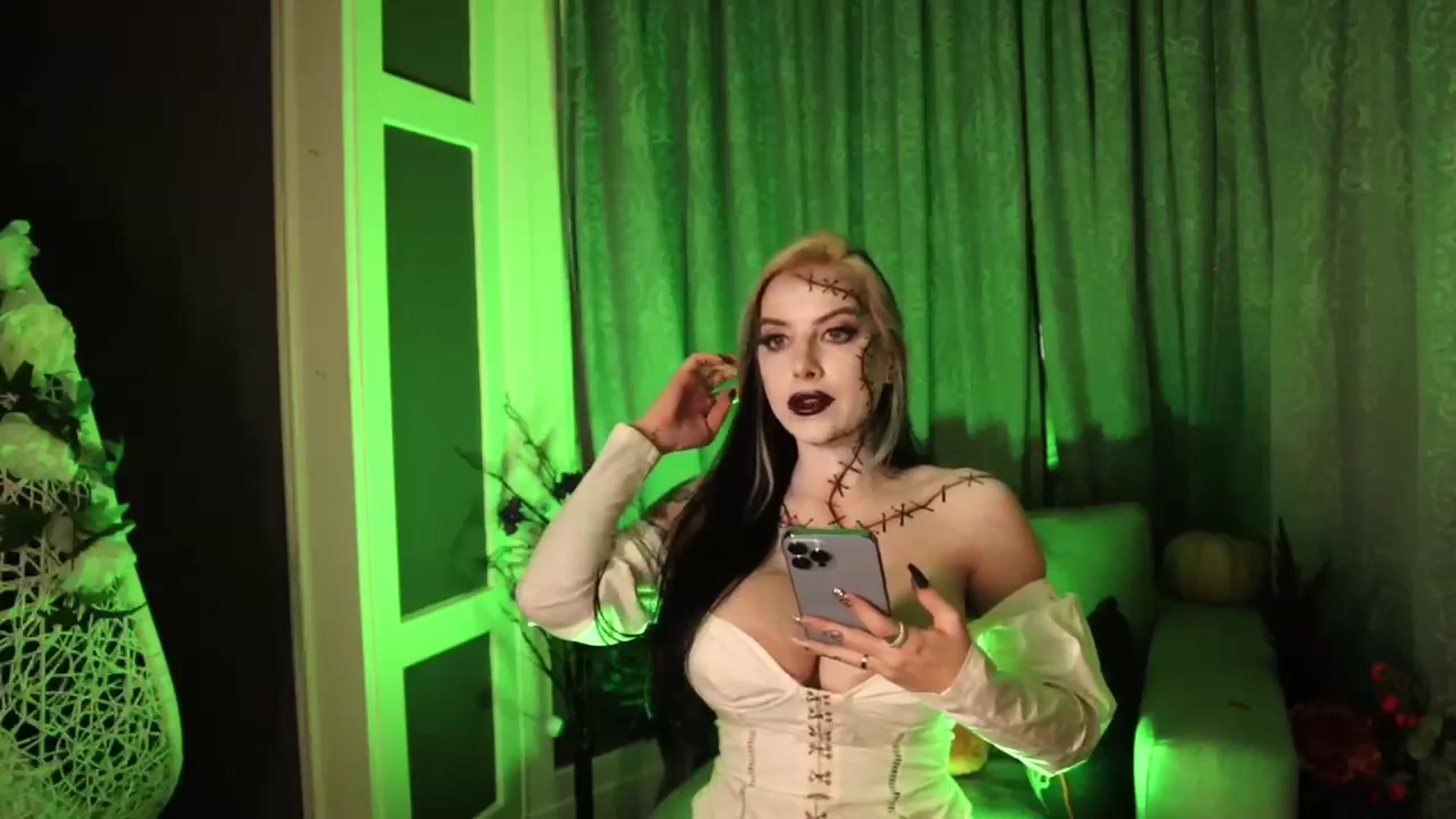 Gallery image thumbnail from Cubbixoxo's myfreecams stream on, 10/26/2023, 03:15 image 2 of 20