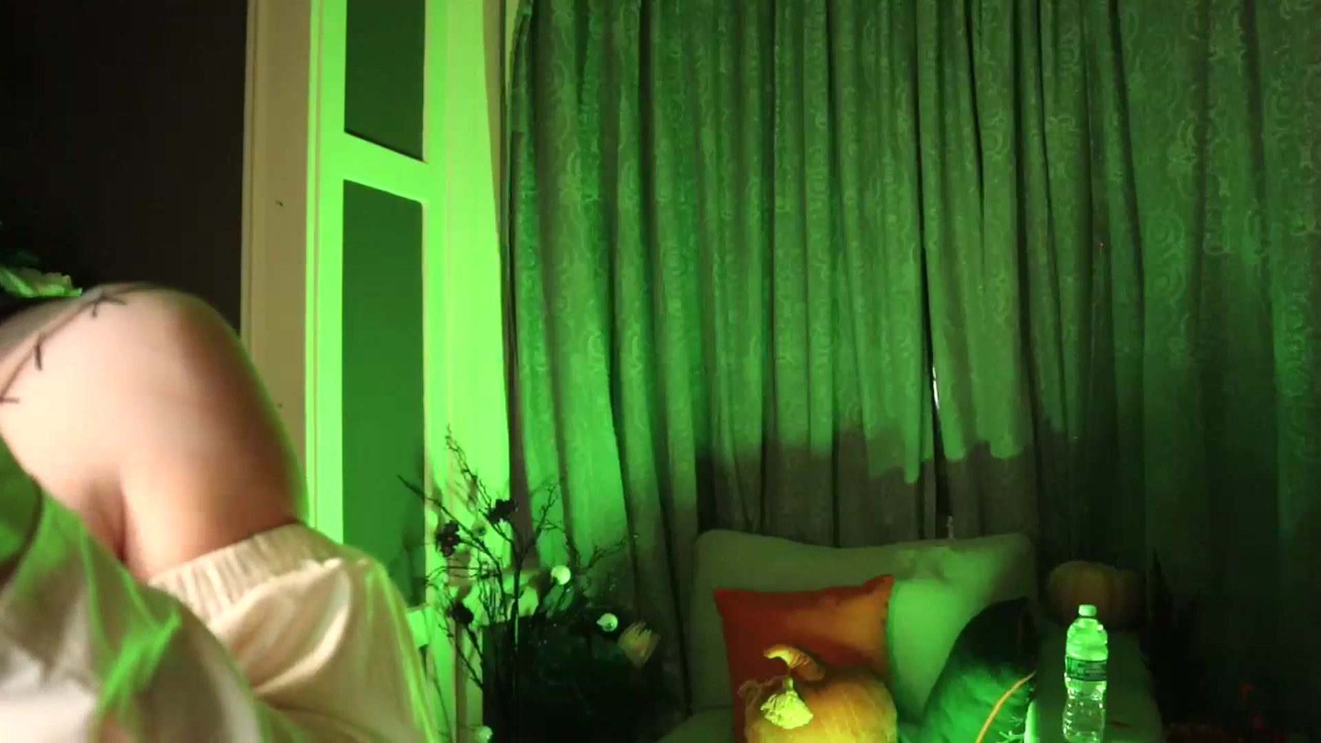 Gallery image thumbnail from Cubbixoxo's myfreecams stream on, 10/26/2023, 04:34 image 15 of 20