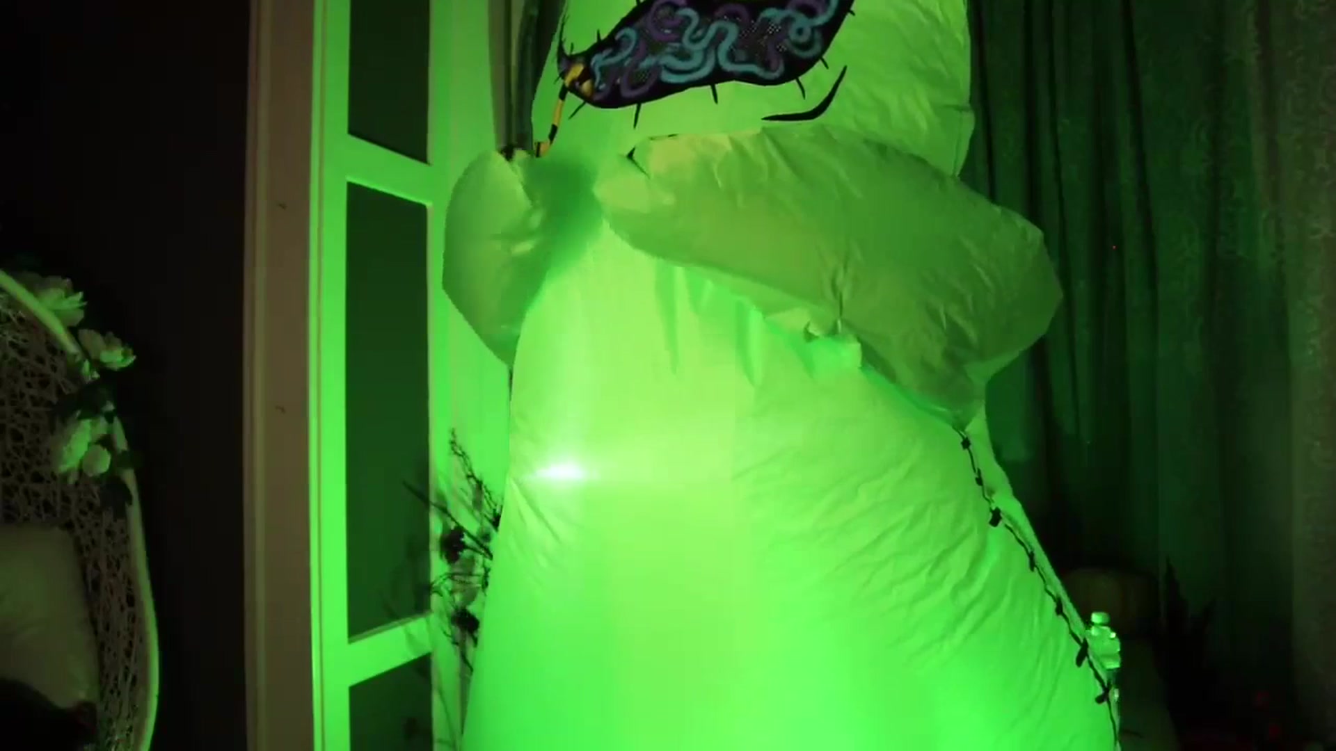Gallery image thumbnail from Cubbixoxo's myfreecams stream on, 10/26/2023, 04:34 image 10 of 20