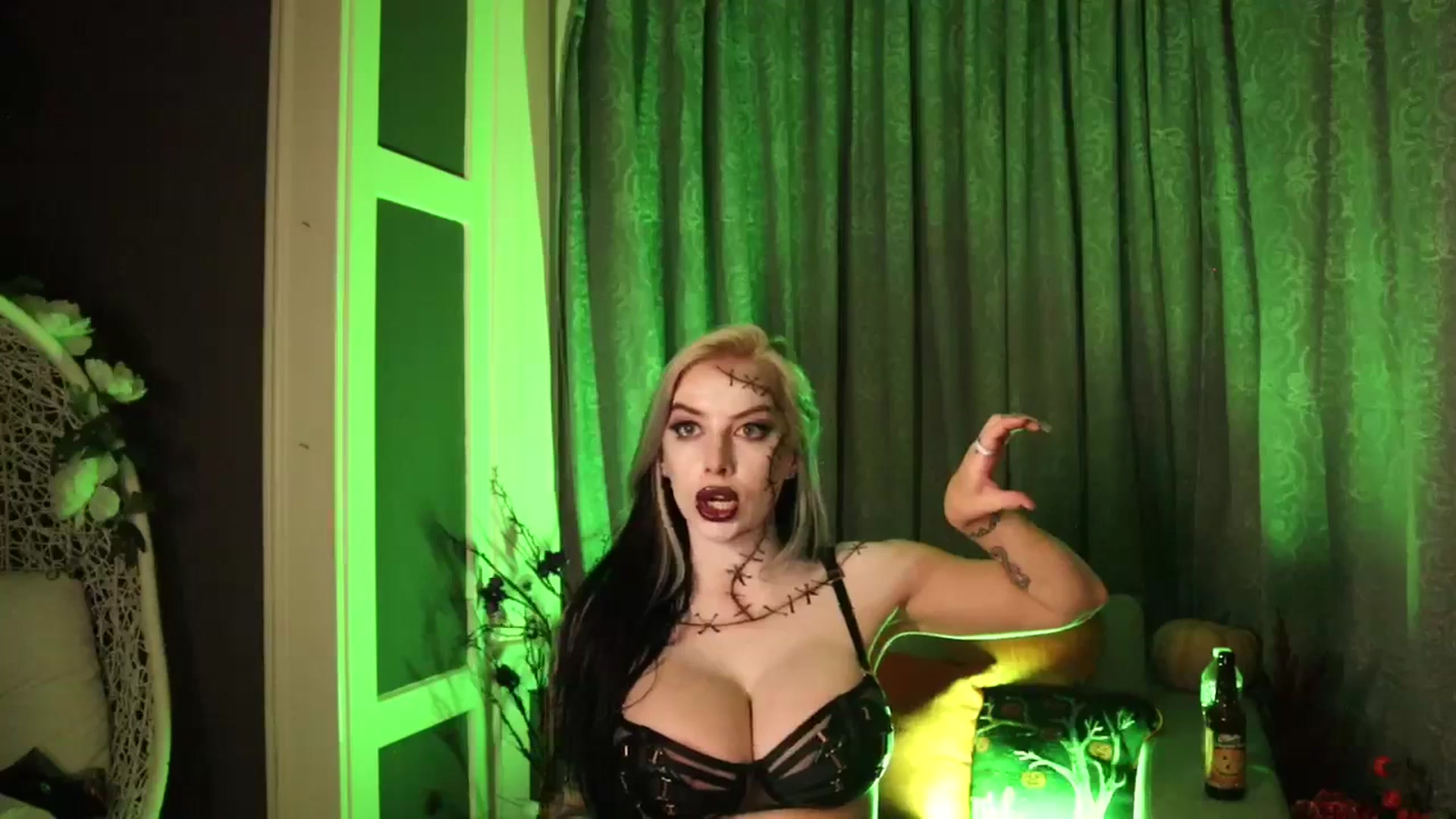 Gallery image thumbnail from Cubbixoxo's myfreecams stream on, 10/26/2023, 05:34 image 14 of 20