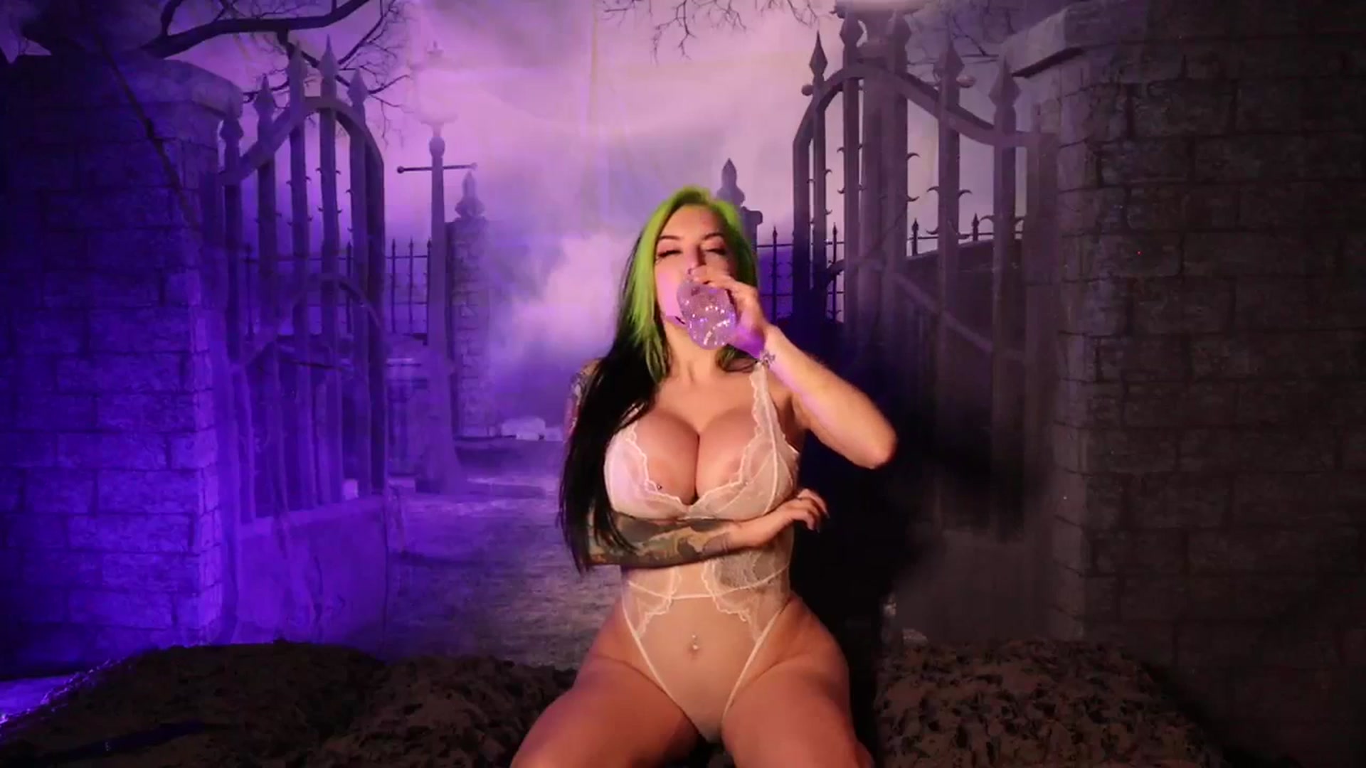 Gallery image thumbnail from Cubbixoxo's myfreecams stream on, 10/28/2023, 05:06 image 20 of 20