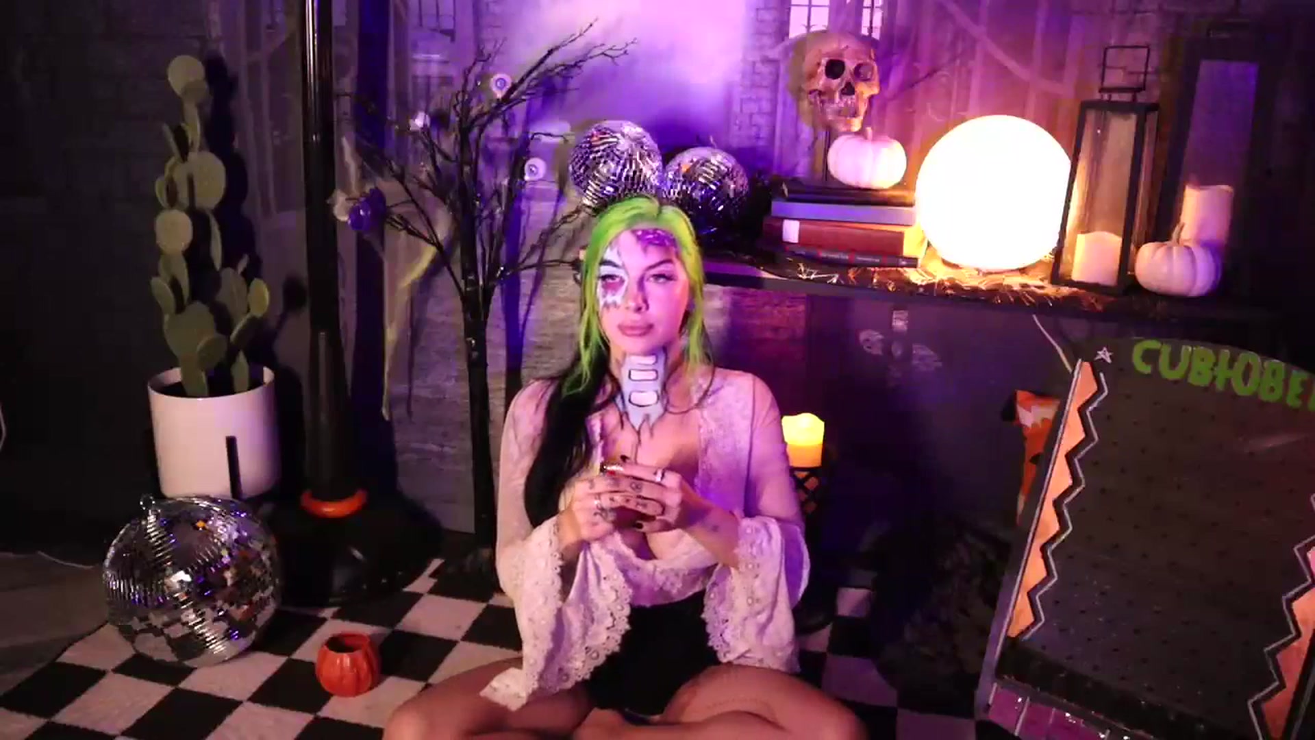 Gallery image thumbnail from Cubbixoxo's myfreecams stream on, 10/29/2023, 04:48 image 9 of 20