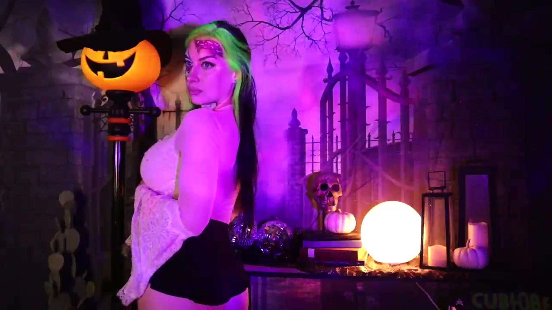 Gallery image thumbnail from Cubbixoxo's myfreecams stream on, 10/29/2023, 04:48 image 2 of 20