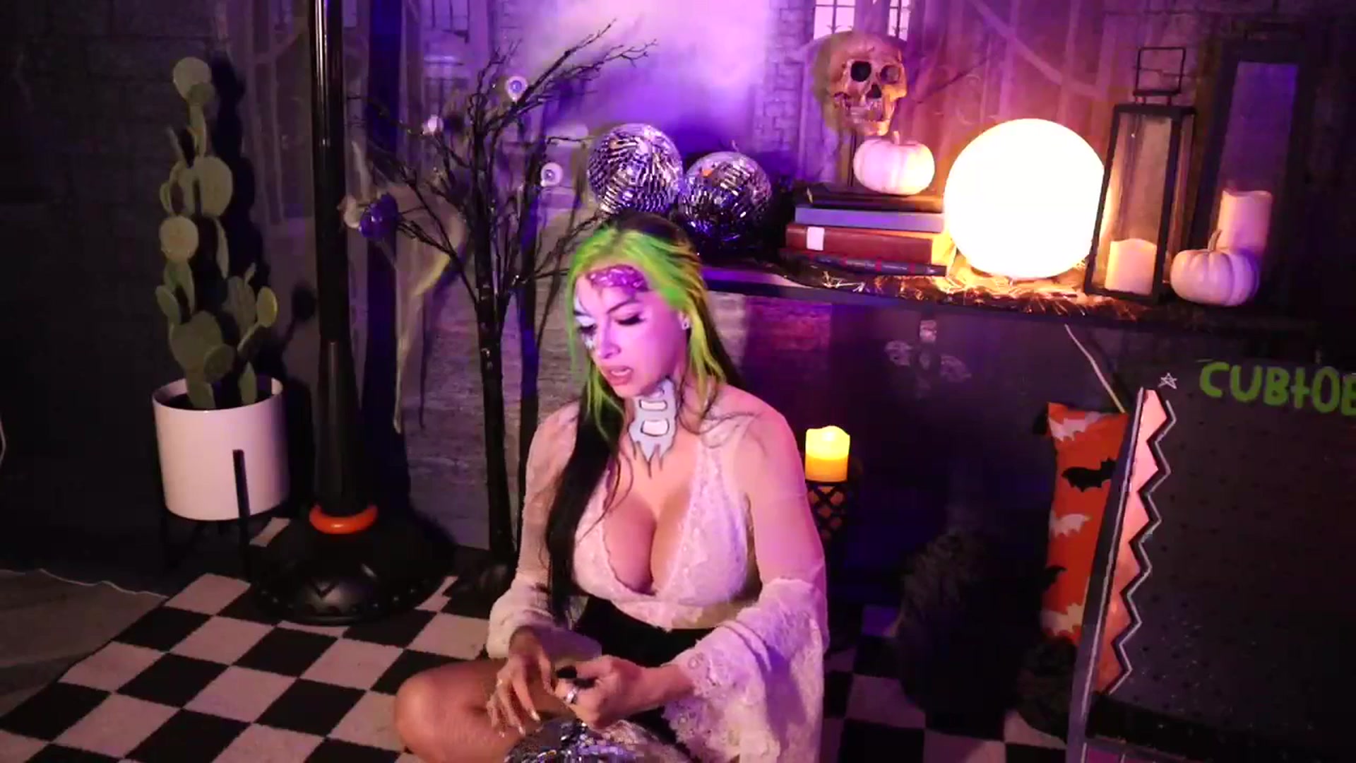 Gallery image thumbnail from Cubbixoxo's myfreecams stream on, 10/29/2023, 04:48 image 7 of 20