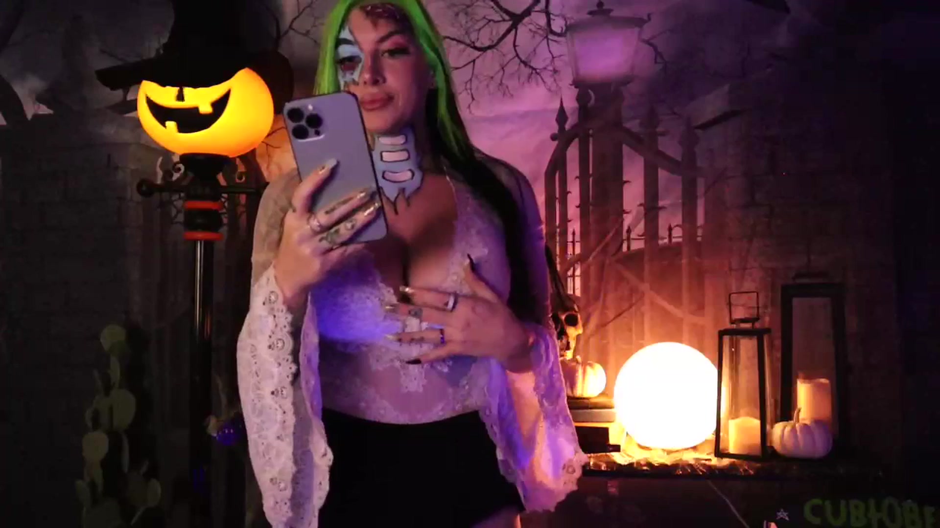 Gallery image thumbnail from Cubbixoxo's myfreecams stream on, 10/29/2023, 04:48 image 1 of 20