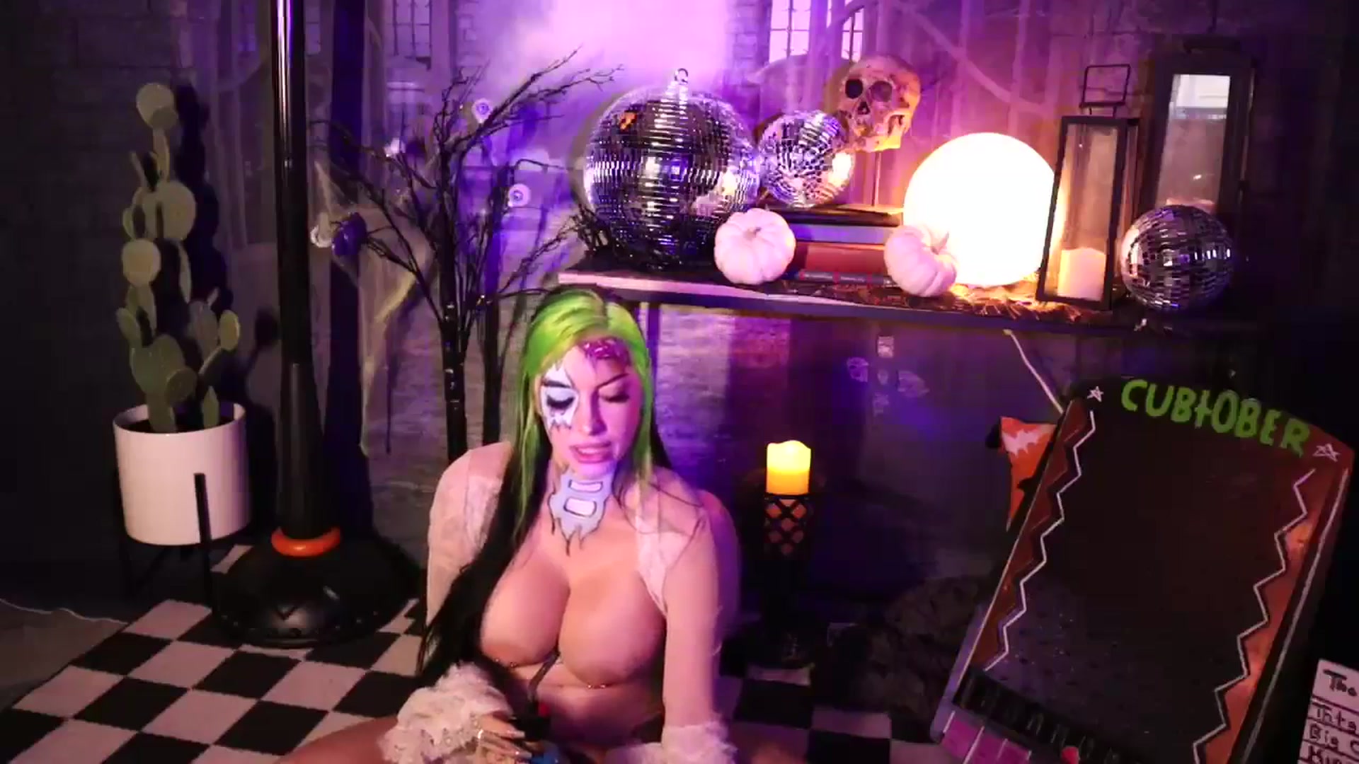 Gallery image thumbnail from Cubbixoxo's myfreecams stream on, 10/29/2023, 06:41 image 8 of 20