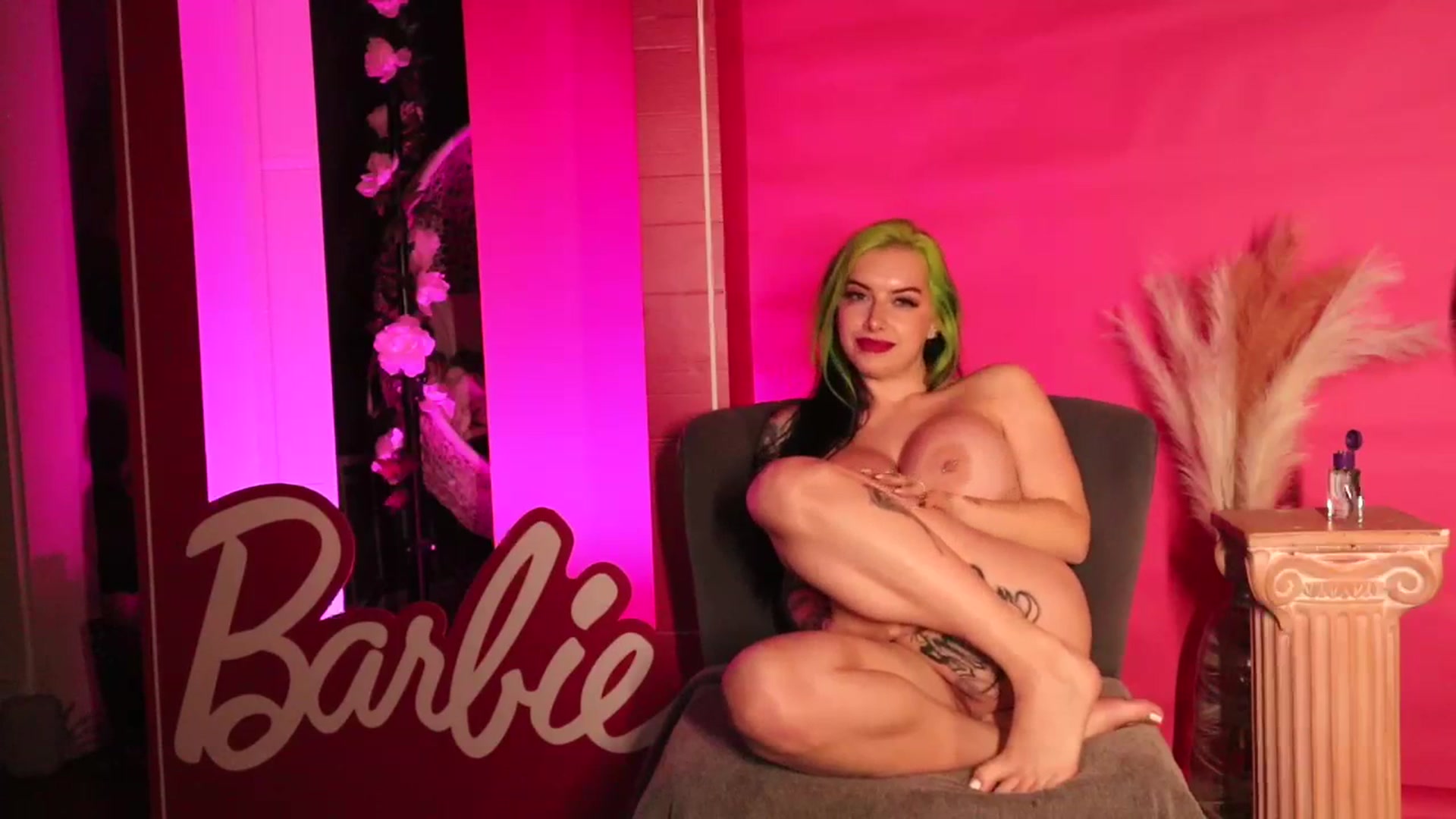 Gallery image thumbnail from Cubbixoxo's myfreecams stream on, 10/31/2023, 07:09 image 11 of 20