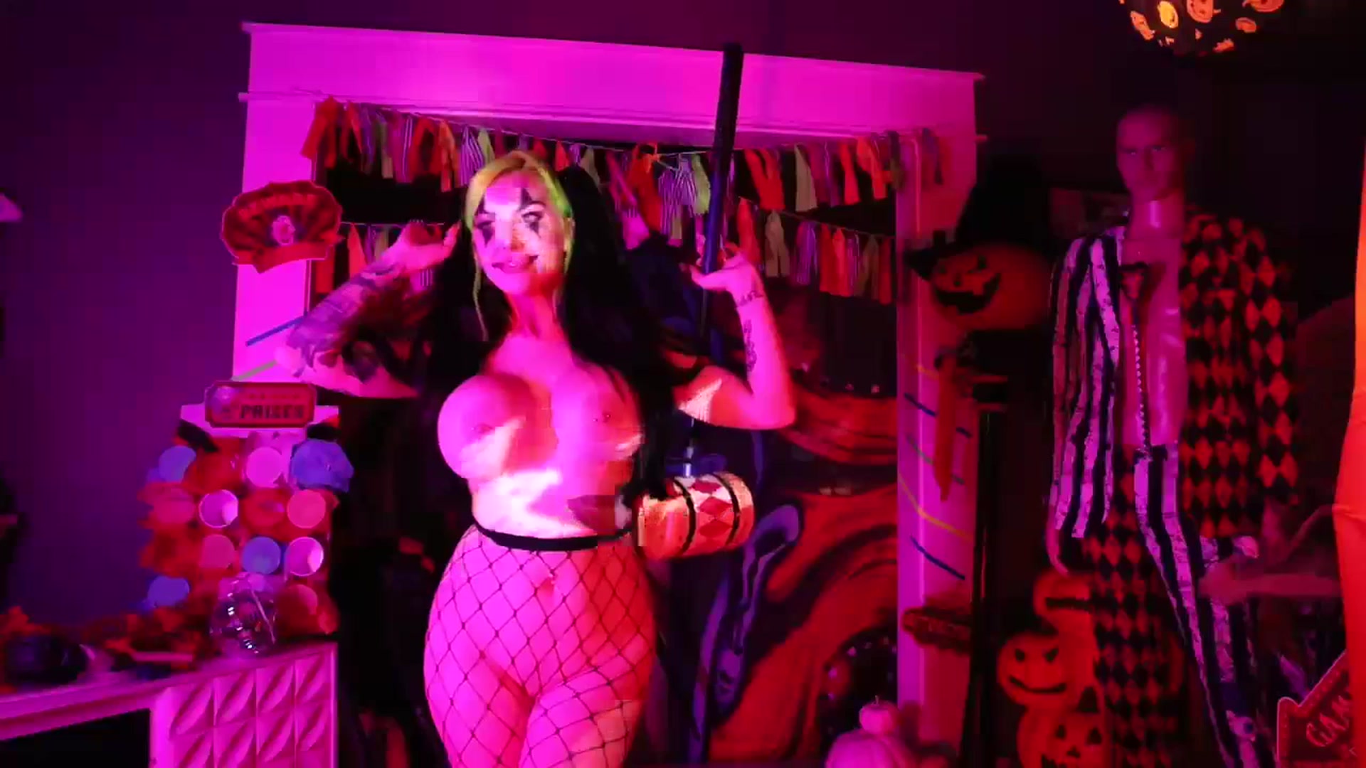 Gallery image thumbnail from Cubbixoxo's myfreecams stream on, 11/01/2023, 04:55 image 9 of 20