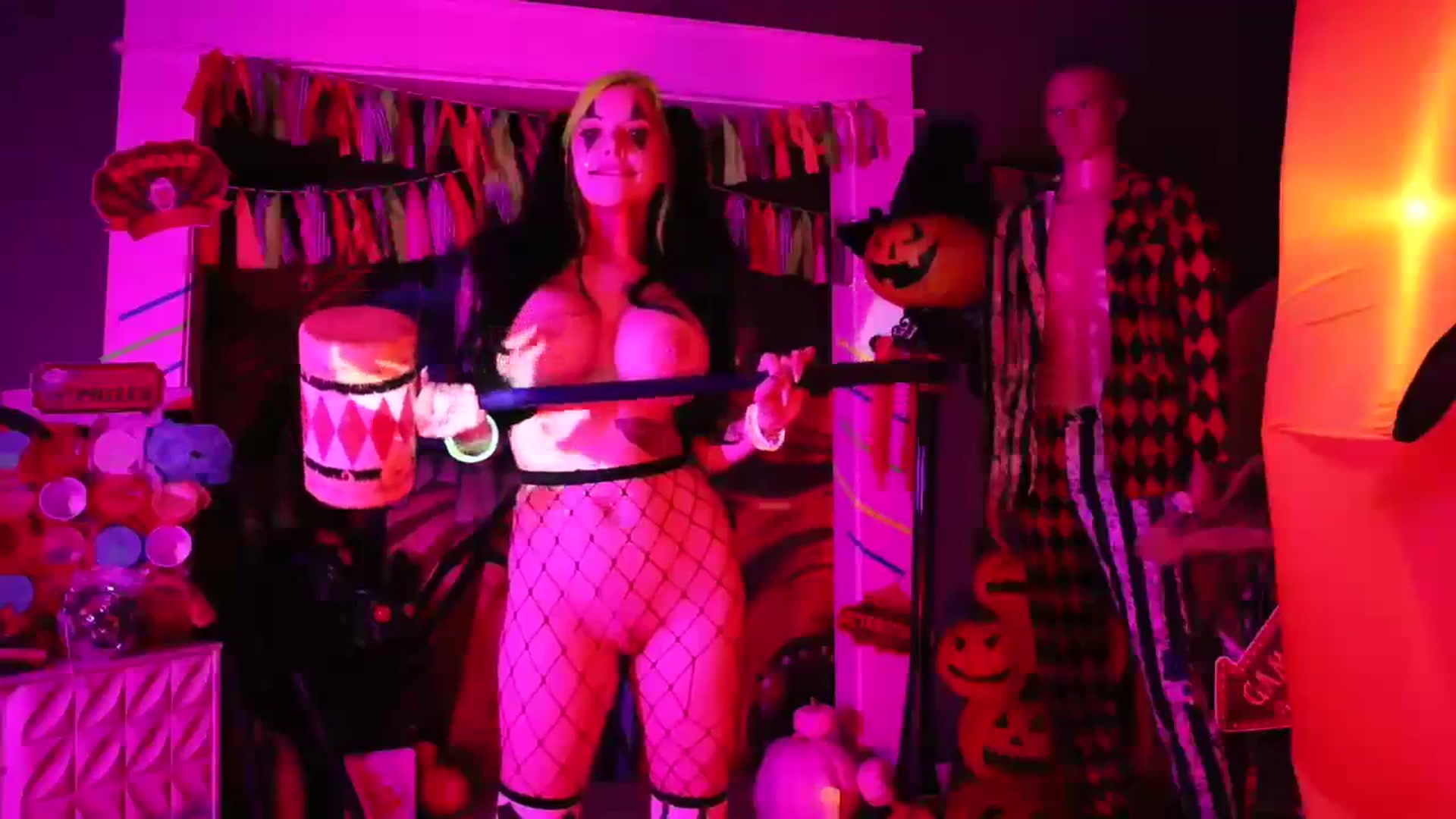 Gallery image thumbnail from Cubbixoxo's myfreecams stream on, 11/01/2023, 07:11 image 2 of 20