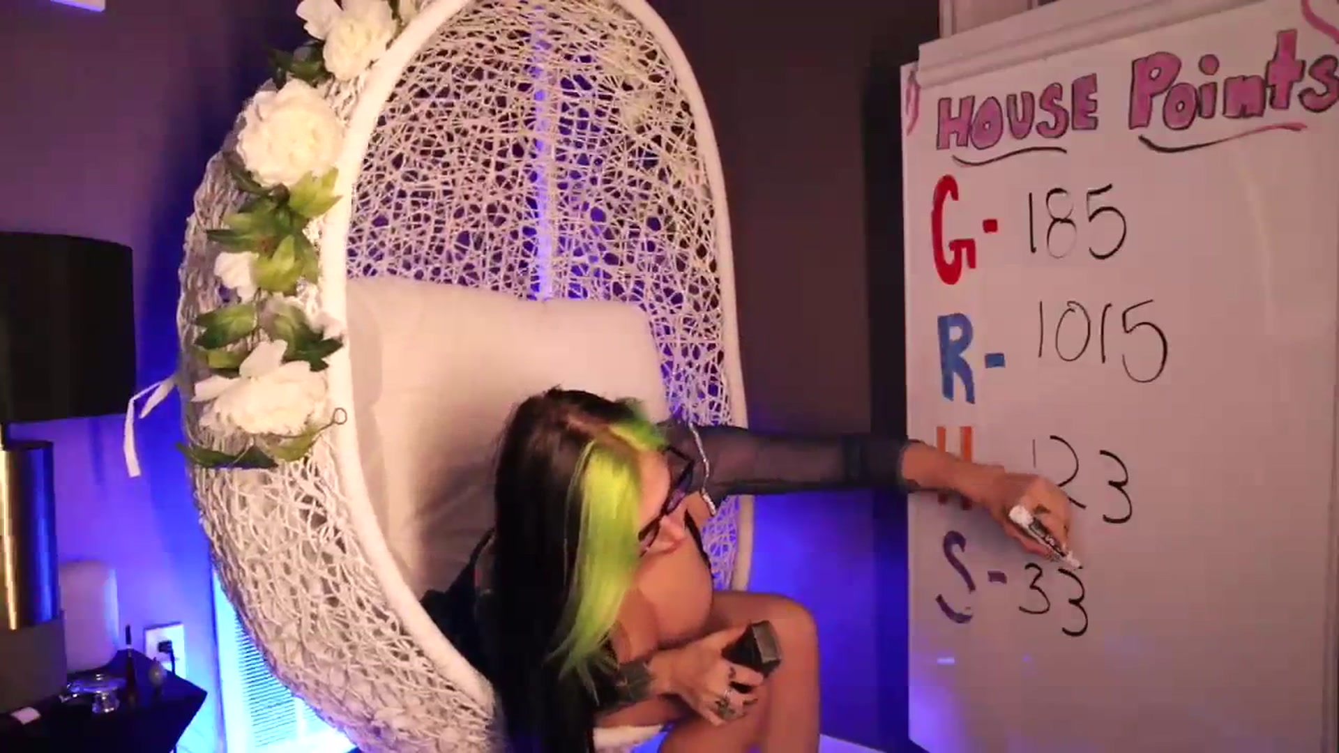Gallery image thumbnail from Cubbixoxo's myfreecams stream on, 11/10/2023, 06:08 image 14 of 20