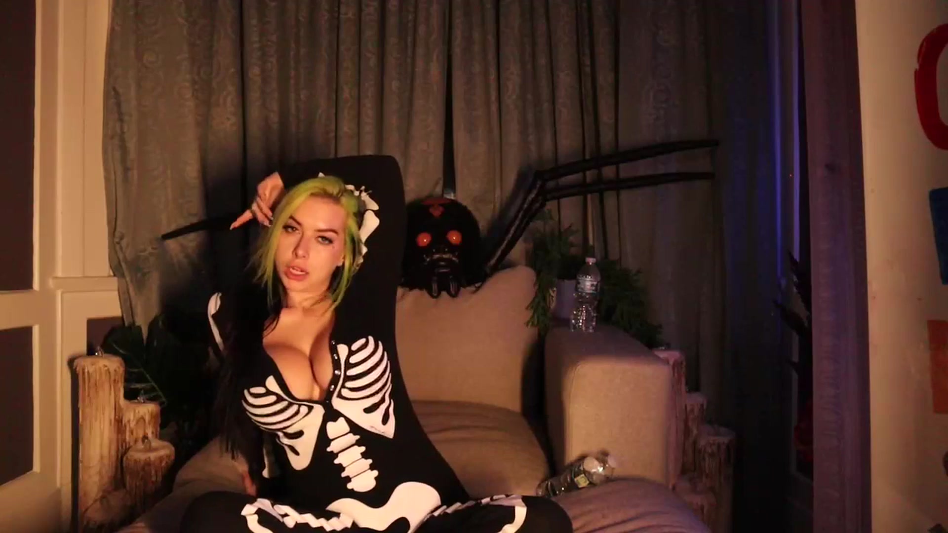 Gallery image thumbnail from Cubbixoxo's myfreecams stream on, 11/14/2023, 05:51 image 15 of 20