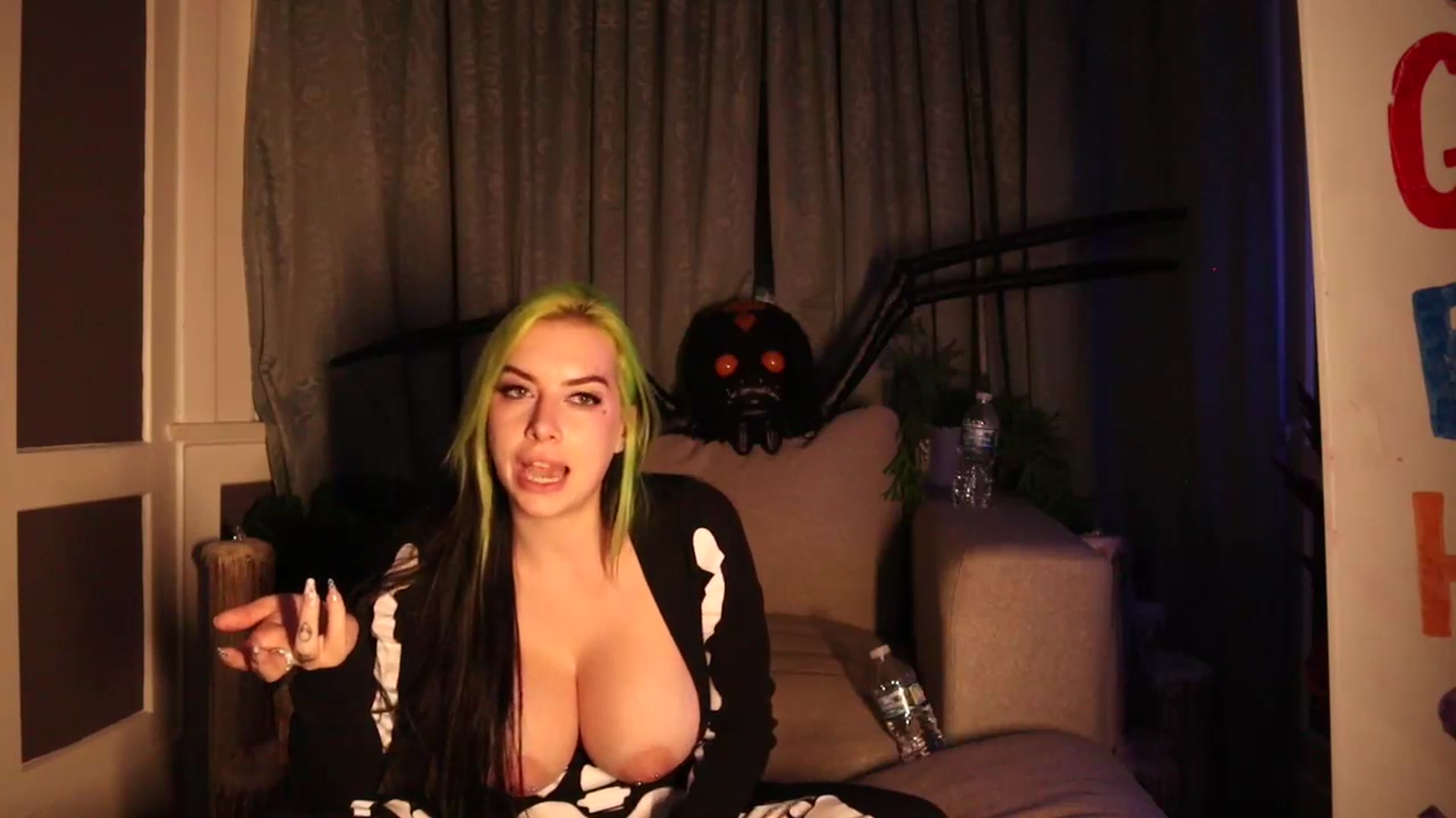 Gallery image thumbnail from Cubbixoxo's myfreecams stream on, 11/14/2023, 05:51 image 18 of 20