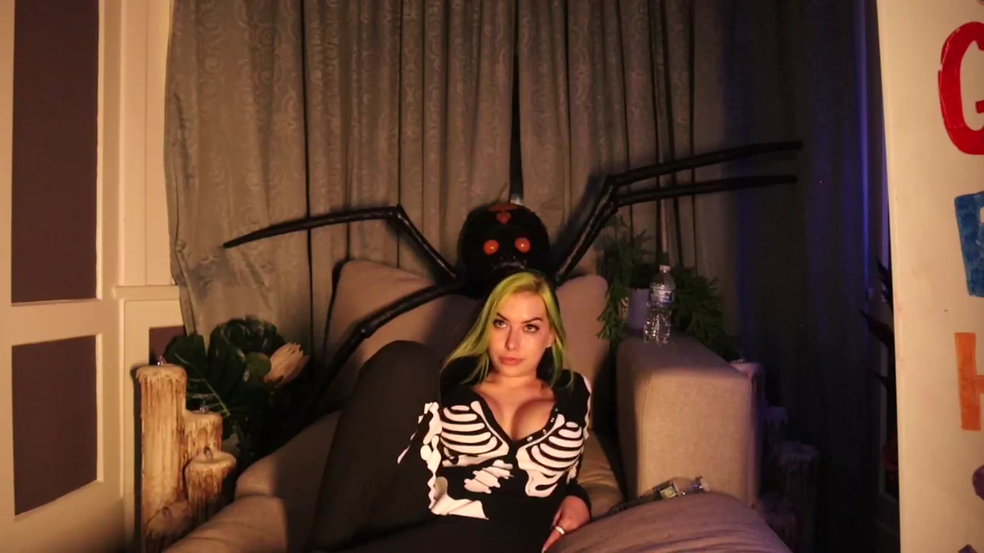 Gallery image thumbnail from Cubbixoxo's myfreecams stream on, 11/14/2023, 05:51 image 17 of 20