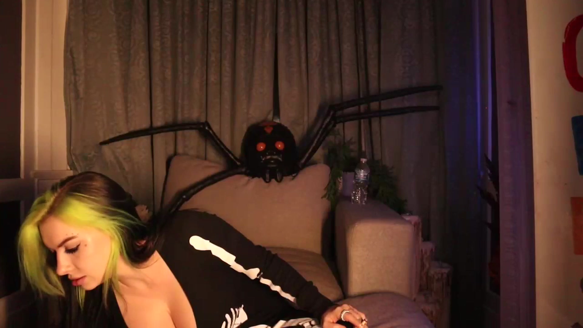 Gallery image thumbnail from Cubbixoxo's myfreecams stream on, 11/14/2023, 05:51 image 9 of 20