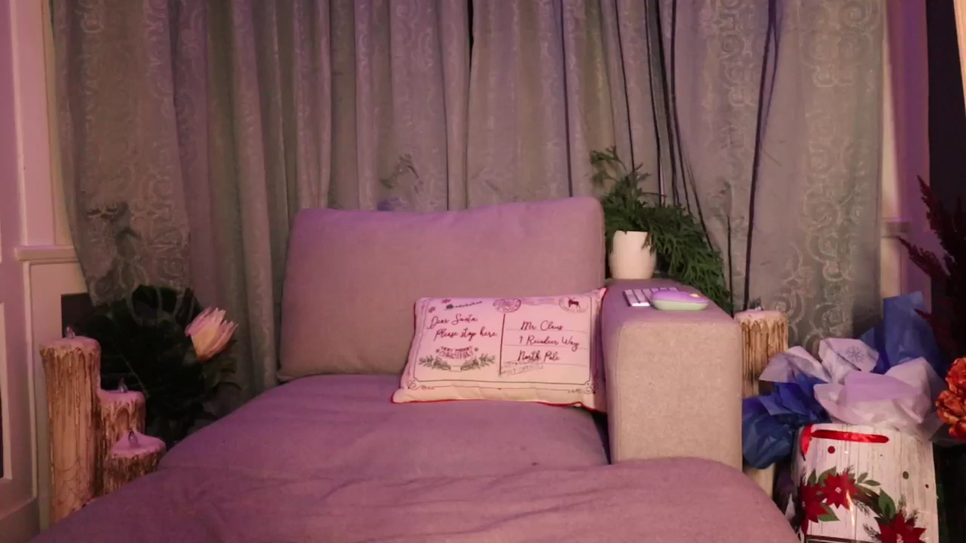 Gallery image thumbnail from Cubbixoxo's myfreecams stream on, 12/08/2023, 05:38 image 1 of 20