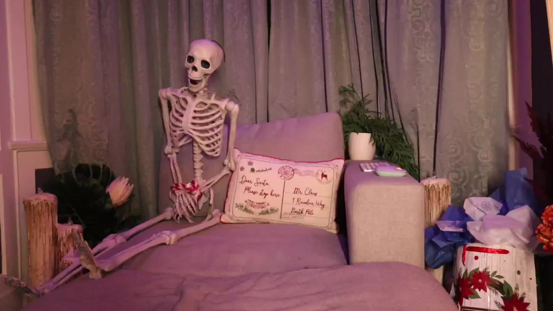 Gallery image thumbnail from Cubbixoxo's myfreecams stream on, 12/08/2023, 05:38 image 15 of 20