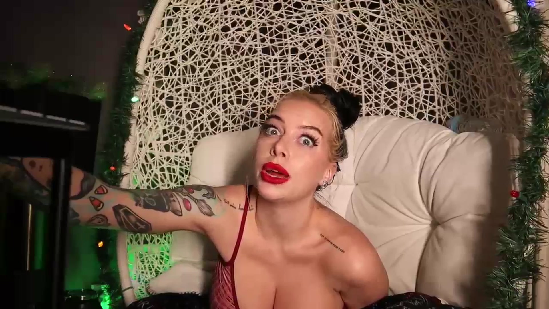 Gallery image thumbnail from Cubbixoxo's myfreecams stream on, 12/11/2023, 03:50 image 8 of 20