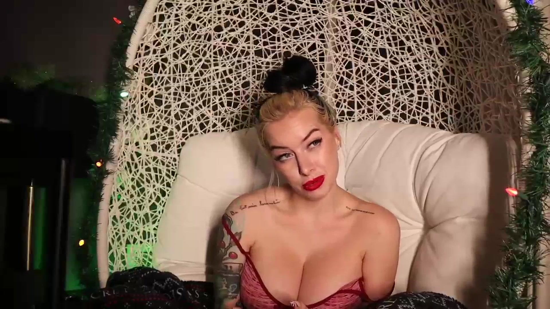 Gallery image thumbnail from Cubbixoxo's myfreecams stream on, 12/11/2023, 06:24 image 11 of 20