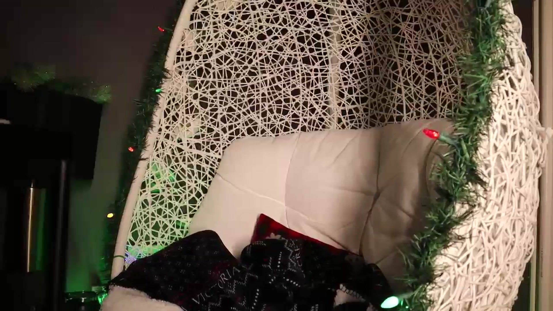 Gallery image thumbnail from Cubbixoxo's myfreecams stream on, 12/11/2023, 06:24 image 15 of 20