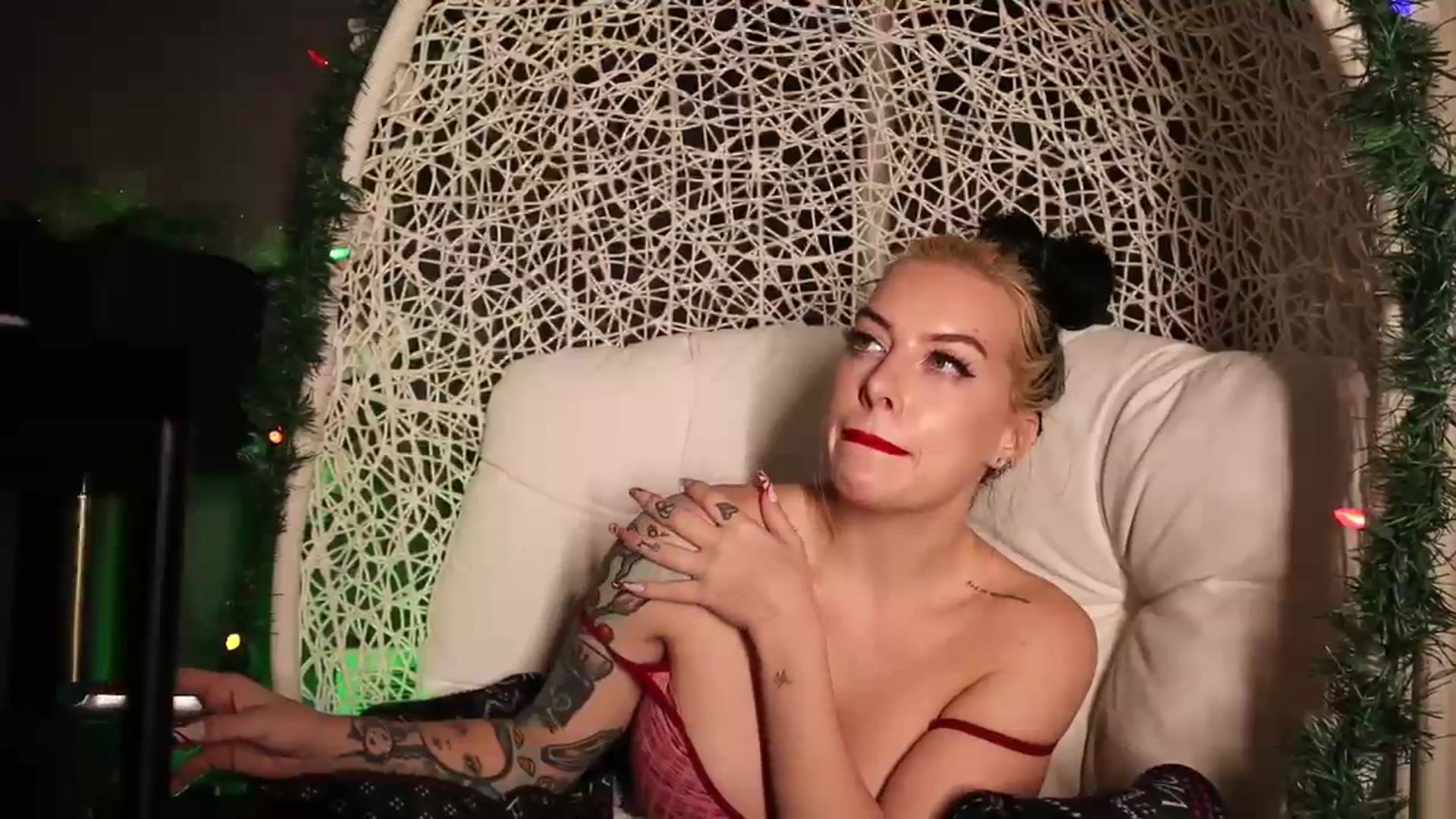 Gallery image thumbnail from Cubbixoxo's myfreecams stream on, 12/11/2023, 06:24 image 13 of 20