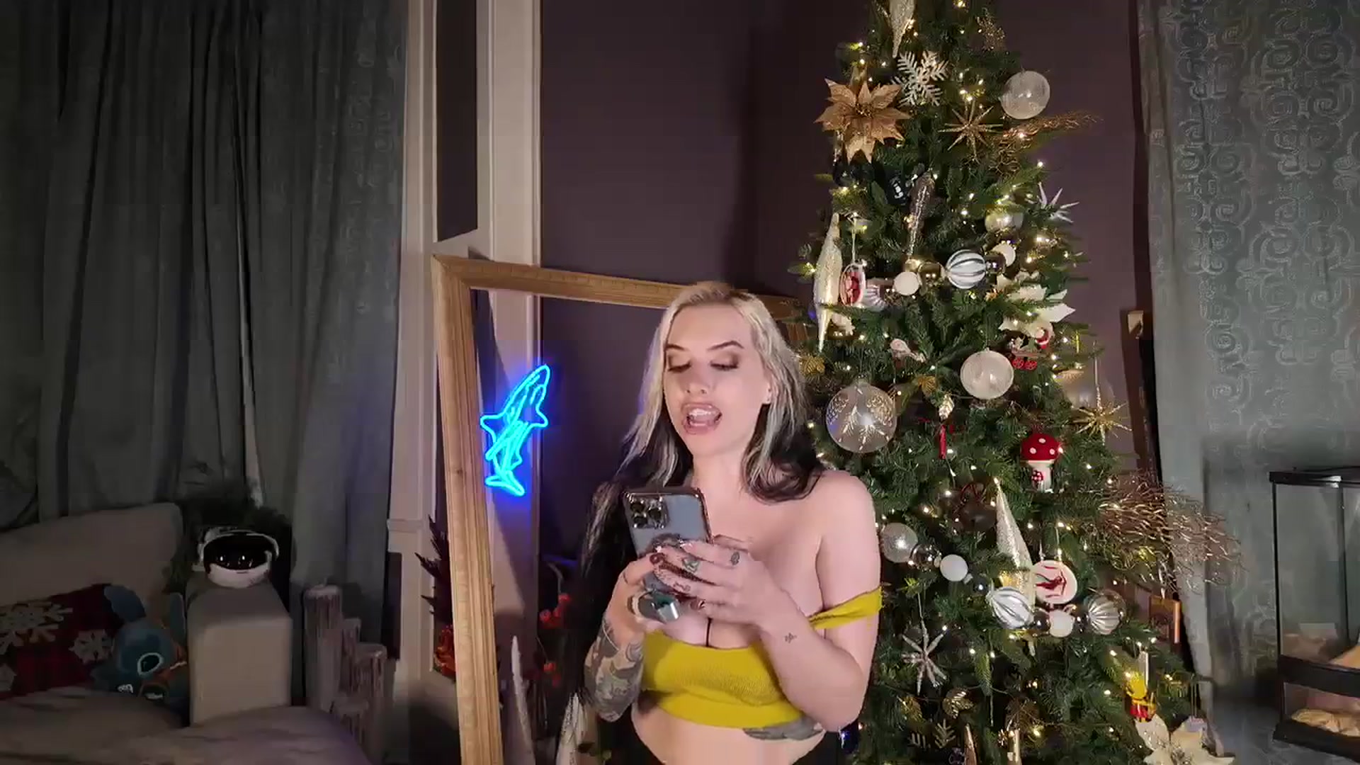 Gallery image thumbnail from Cubbixoxo's myfreecams stream on, 12/29/2023, 06:01 image 10 of 20