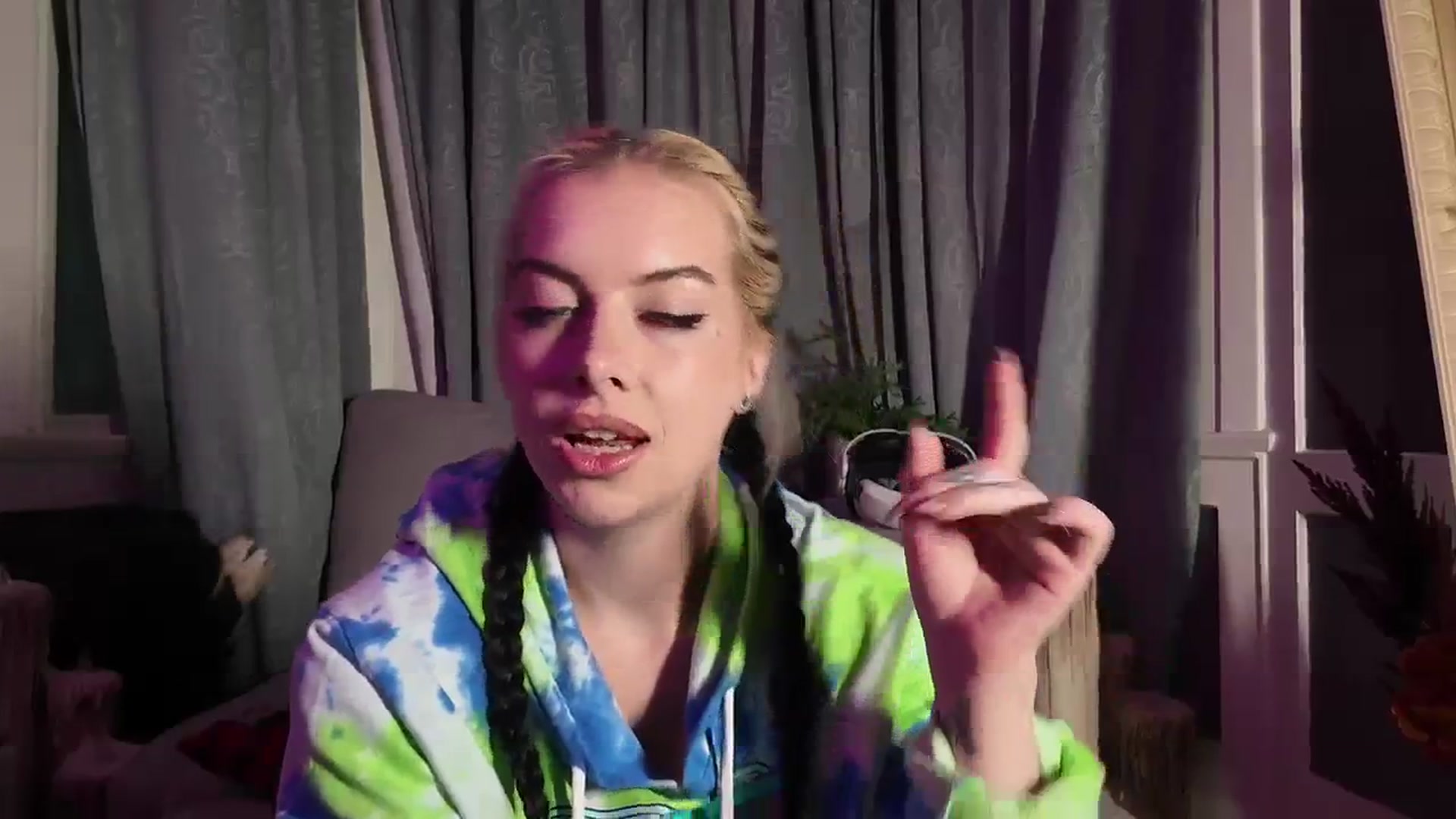 Gallery image thumbnail from Cubbixoxo's myfreecams stream on, 01/03/2024, 06:37 image 16 of 20