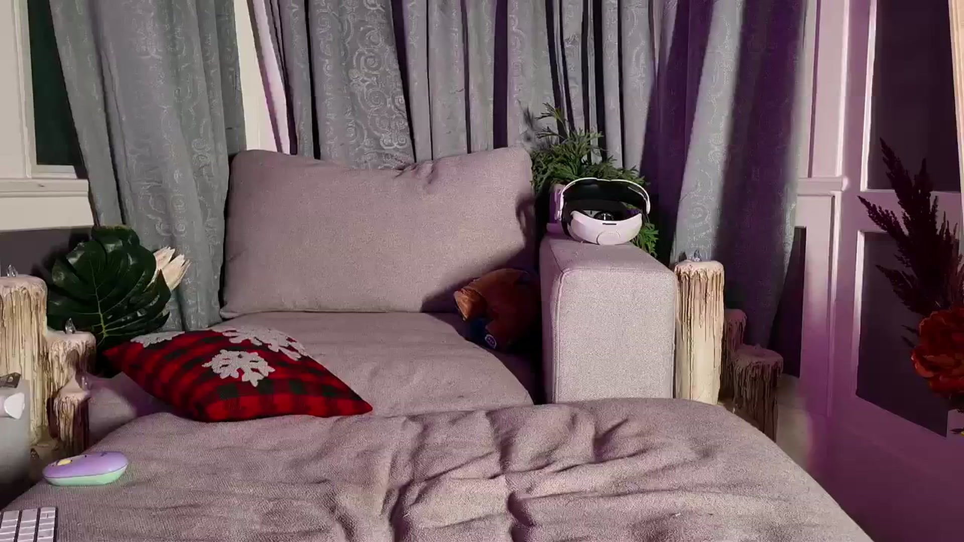 Gallery image thumbnail from Cubbixoxo's myfreecams stream on, 01/03/2024, 06:37 image 13 of 20