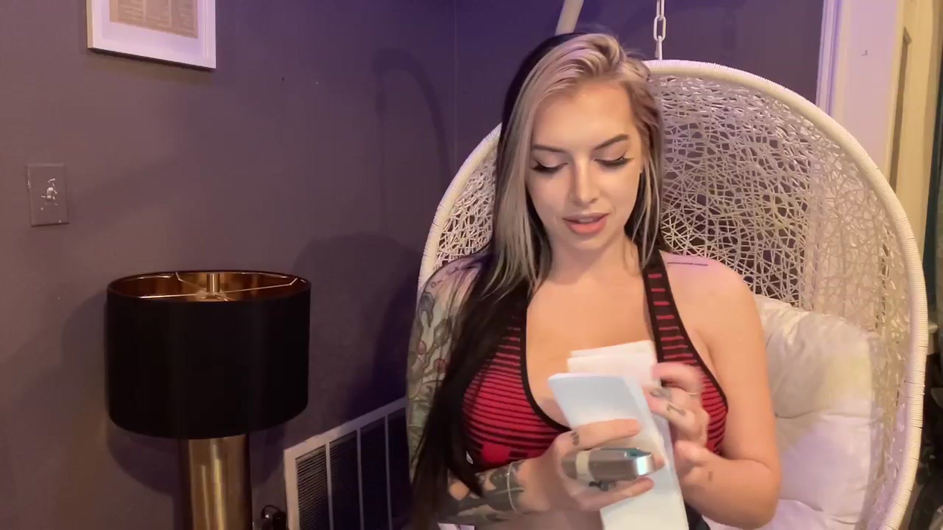 Gallery image thumbnail from Cubbixoxo's myfreecams stream on, 02/23/2024, 03:50 image 5 of 20