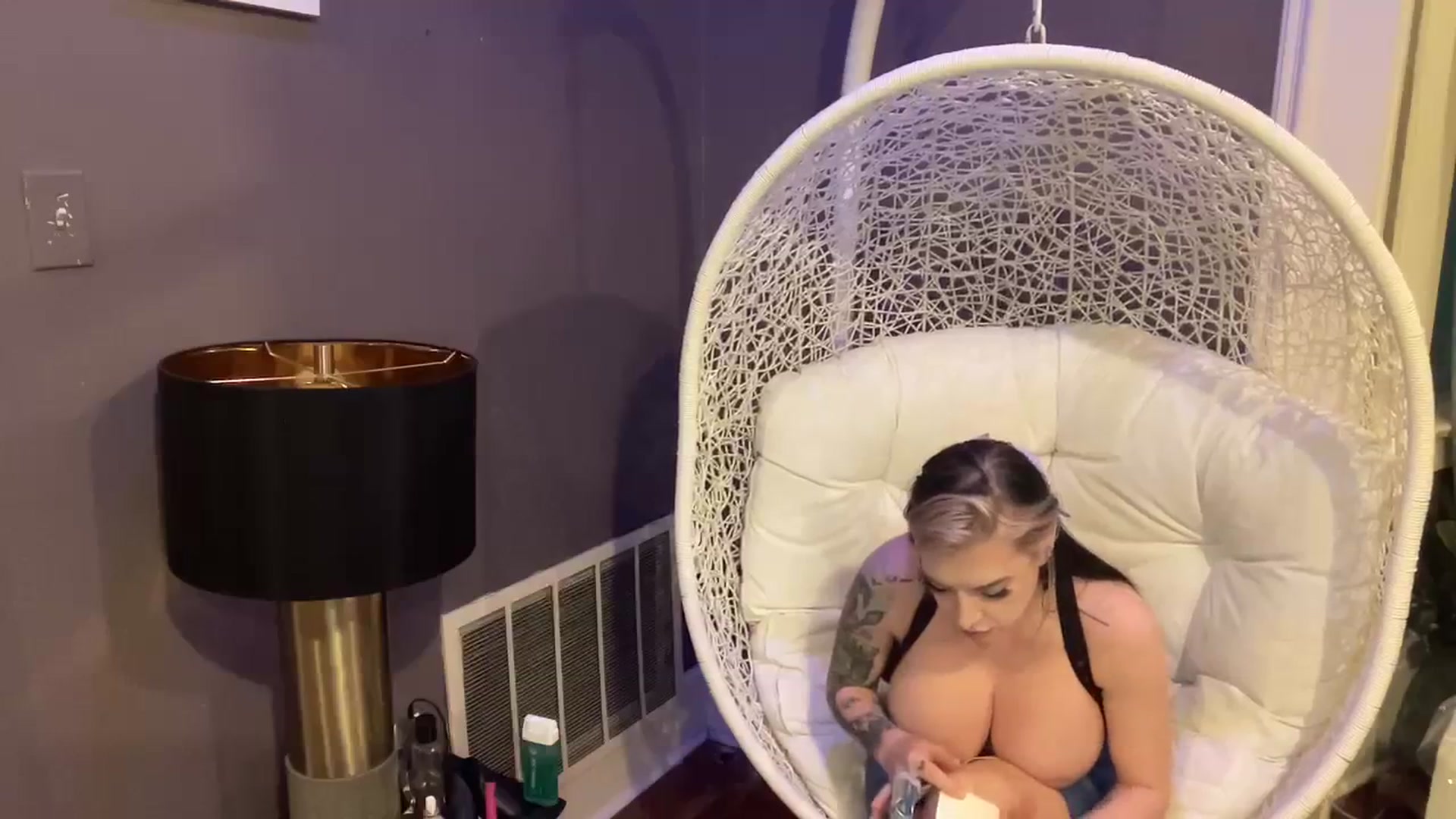 Gallery image thumbnail from Cubbixoxo's myfreecams stream on, 02/23/2024, 04:56 image 2 of 20