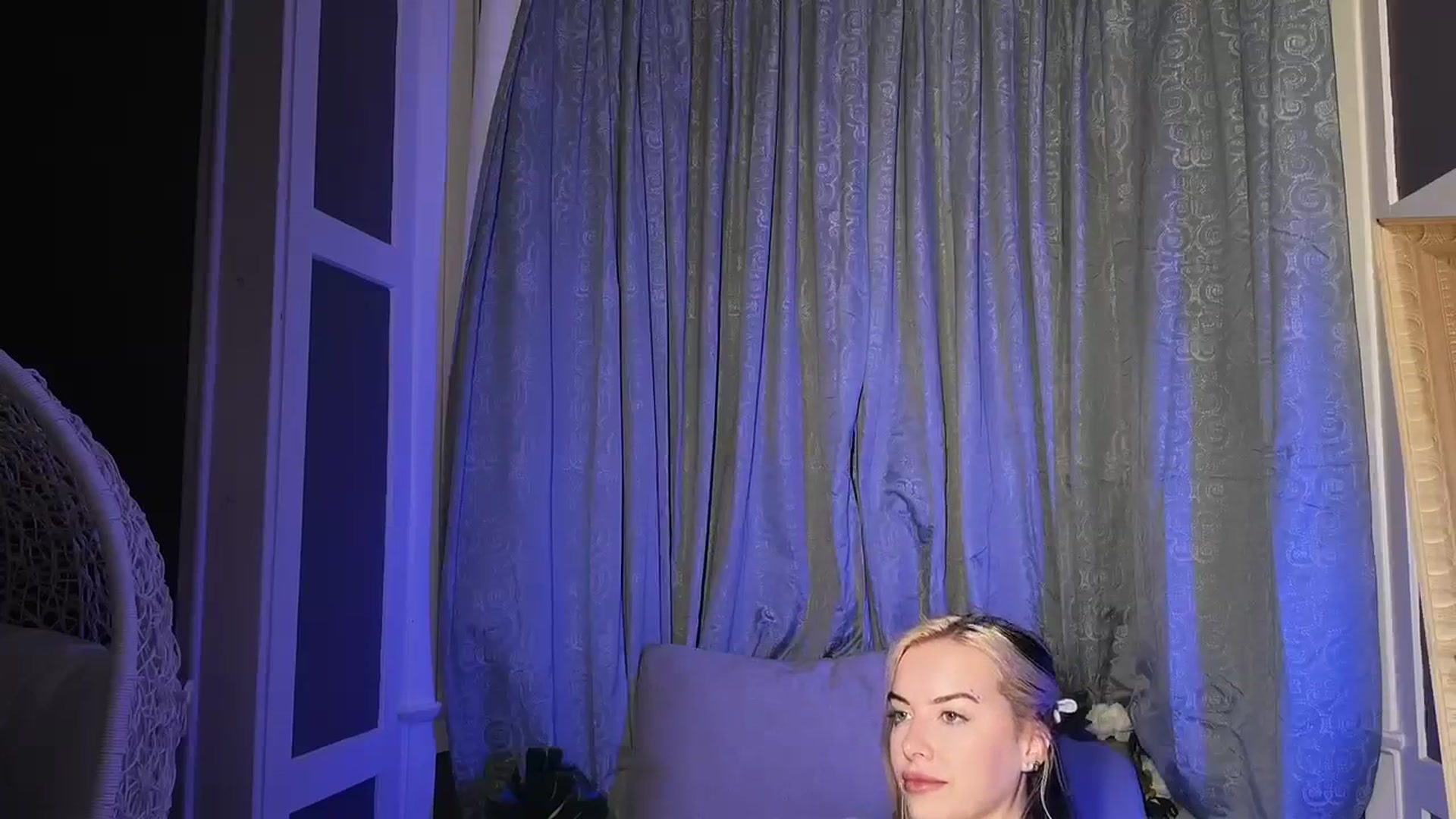 Gallery image thumbnail from Cubbixoxo's myfreecams stream on, 03/28/2024, 03:12 image 4 of 20