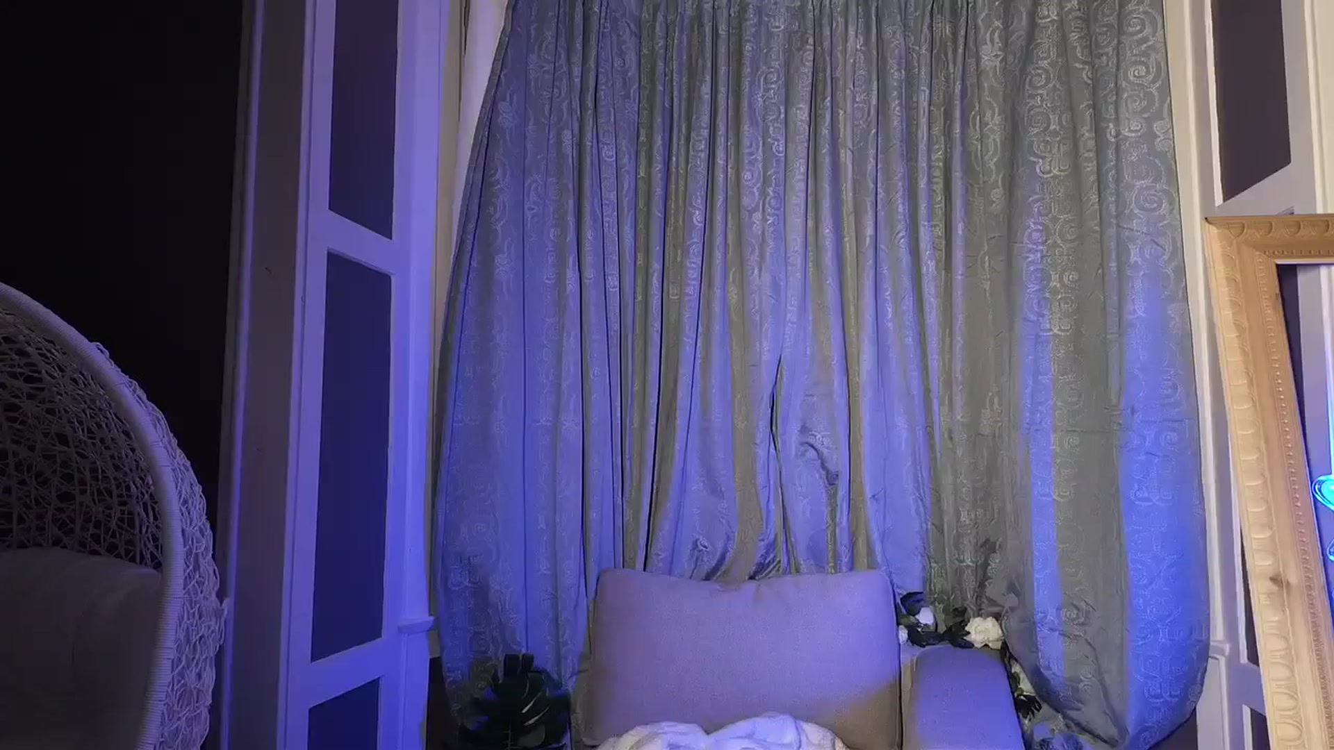 Gallery image thumbnail from Cubbixoxo's myfreecams stream on, 03/28/2024, 03:12 image 2 of 20