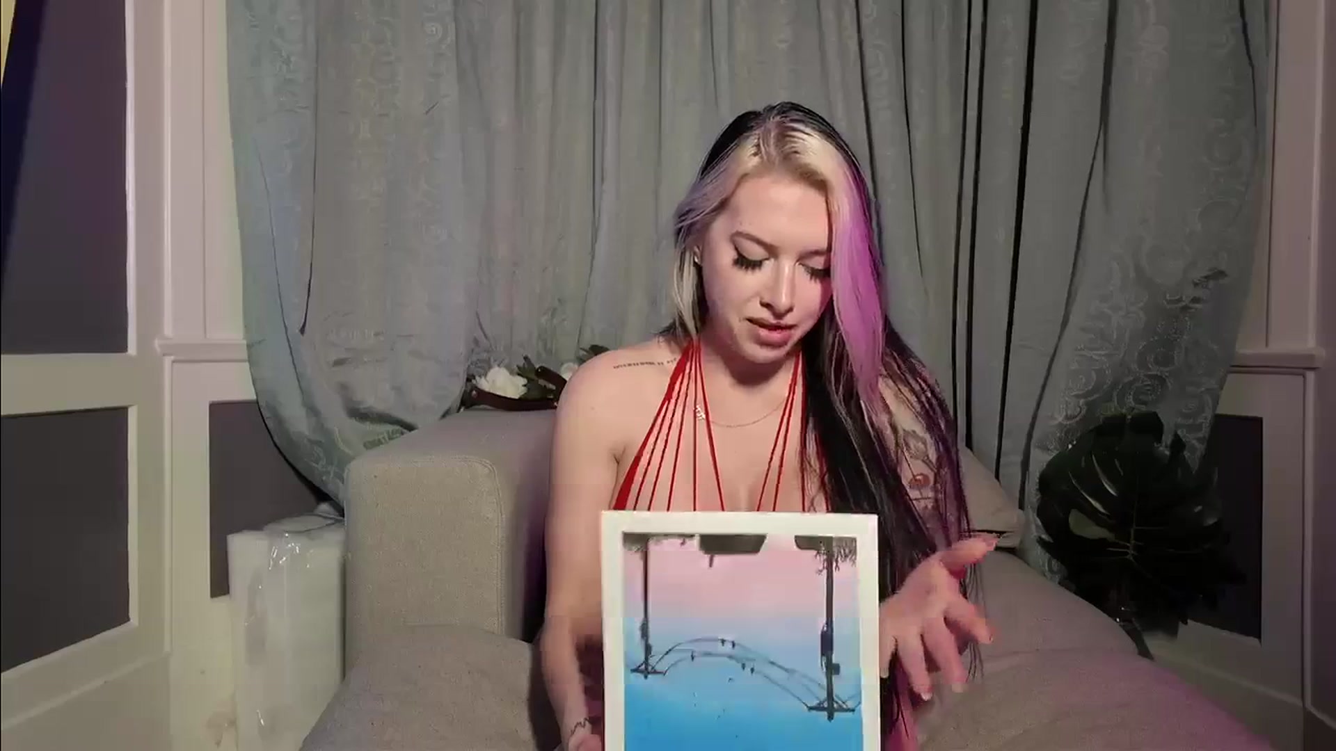 Gallery image thumbnail from Cubbixoxo's myfreecams stream on, 04/11/2024, 05:32 image 19 of 20