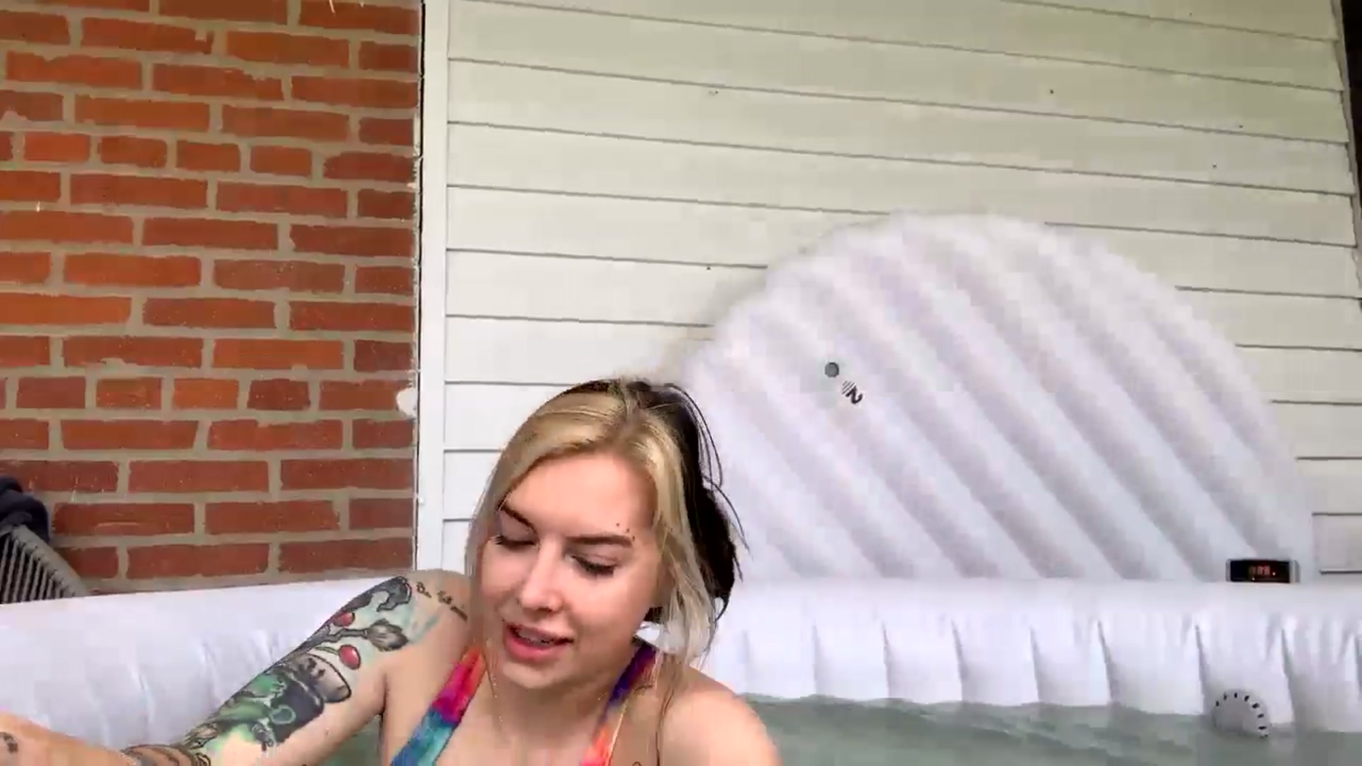 Gallery image thumbnail from Cubbixoxo's myfreecams stream on, 05/07/2024, 17:22 image 14 of 20
