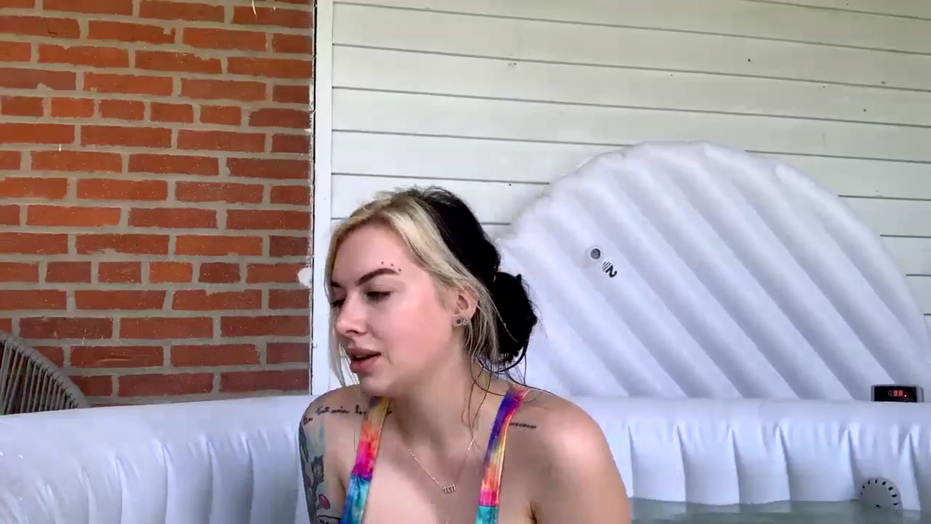 Gallery image thumbnail from Cubbixoxo's myfreecams stream on, 05/07/2024, 17:22 image 20 of 20