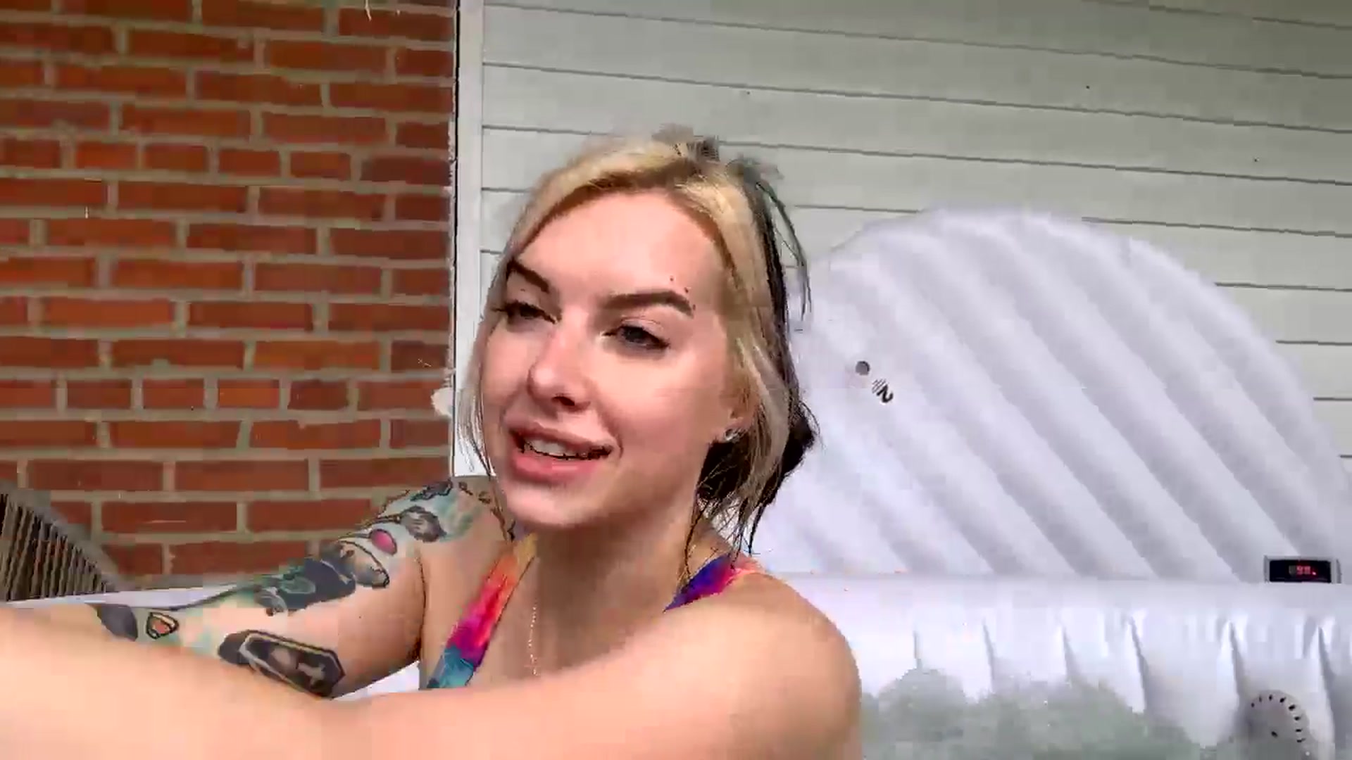Gallery image thumbnail from Cubbixoxo's myfreecams stream on, 05/07/2024, 17:22 image 18 of 20