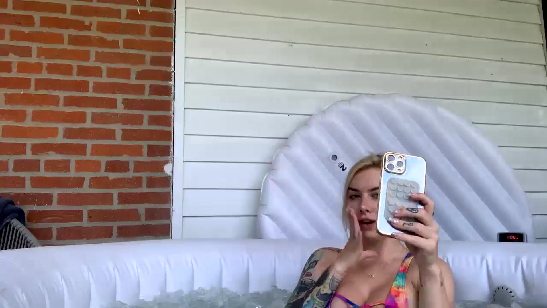 Gallery image thumbnail from Cubbixoxo's myfreecams stream on, 05/07/2024, 17:22 image 9 of 20