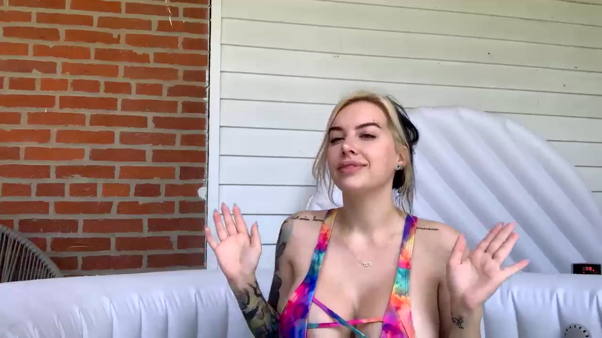 Gallery image thumbnail from Cubbixoxo's myfreecams stream on, 05/07/2024, 17:47 image 4 of 20