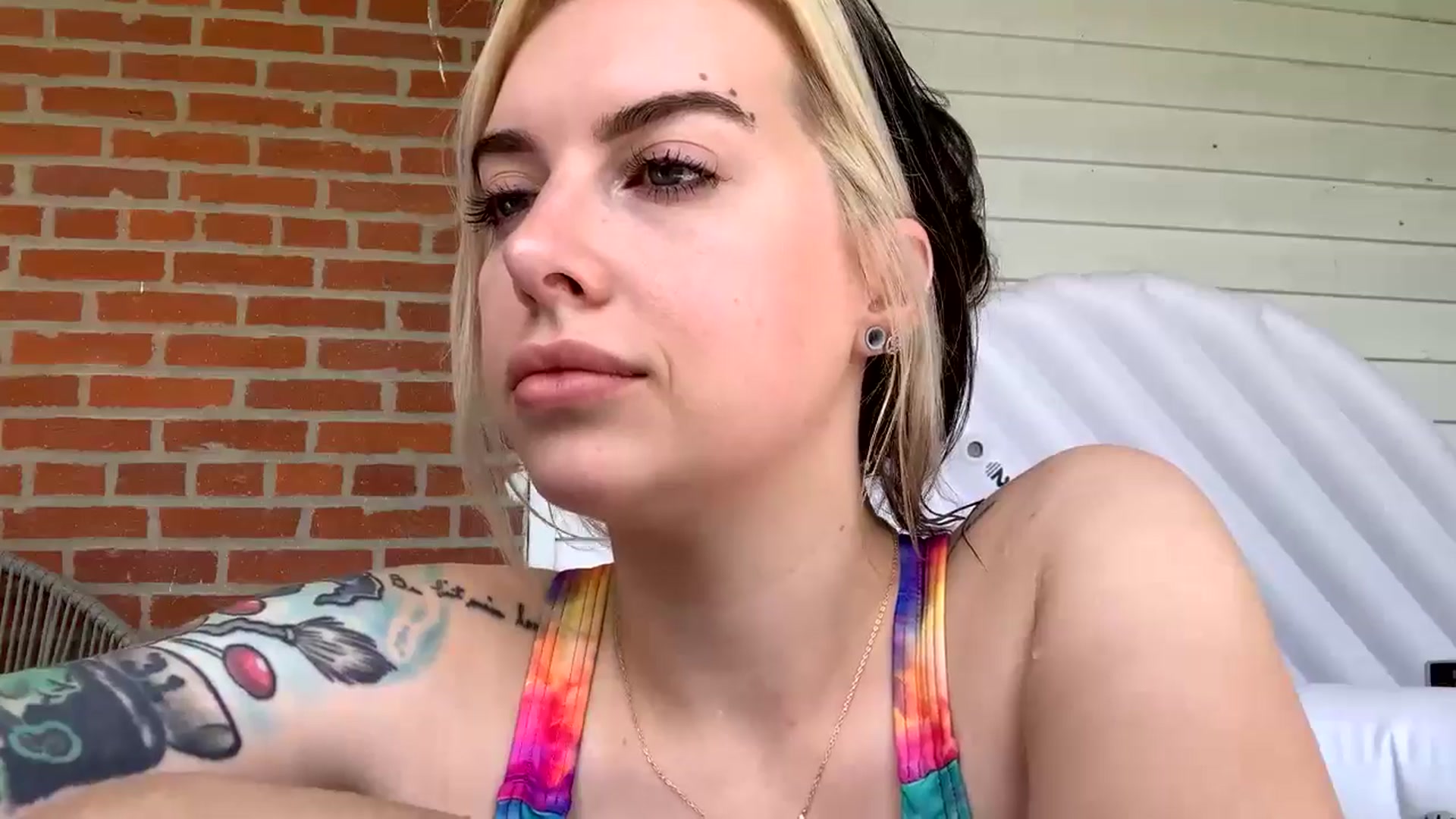 Gallery image thumbnail from Cubbixoxo's myfreecams stream on, 05/07/2024, 17:47 image 14 of 20
