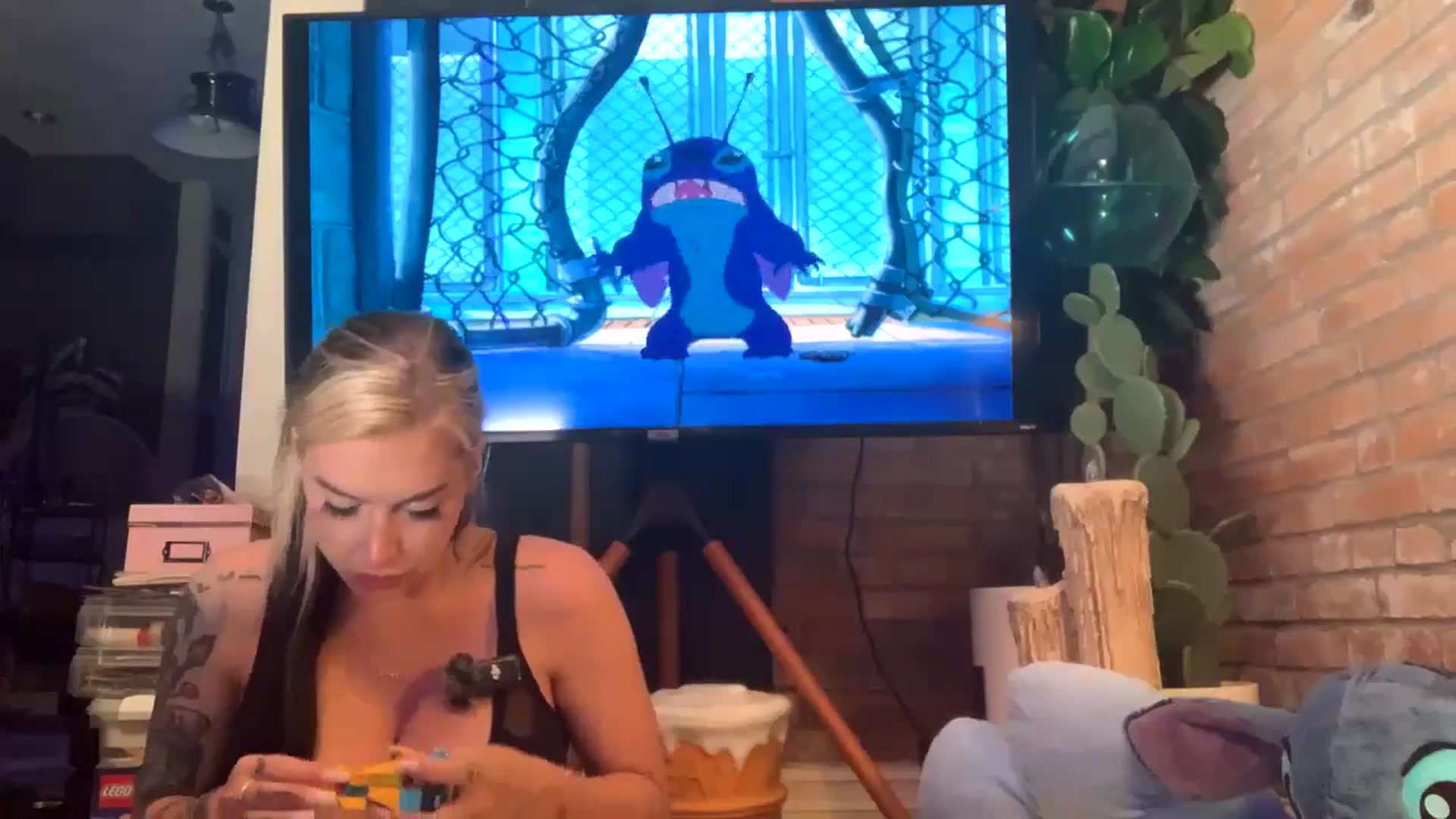 Gallery image thumbnail from Cubbixoxo's myfreecams stream on, 05/25/2024, 04:03 image 8 of 20