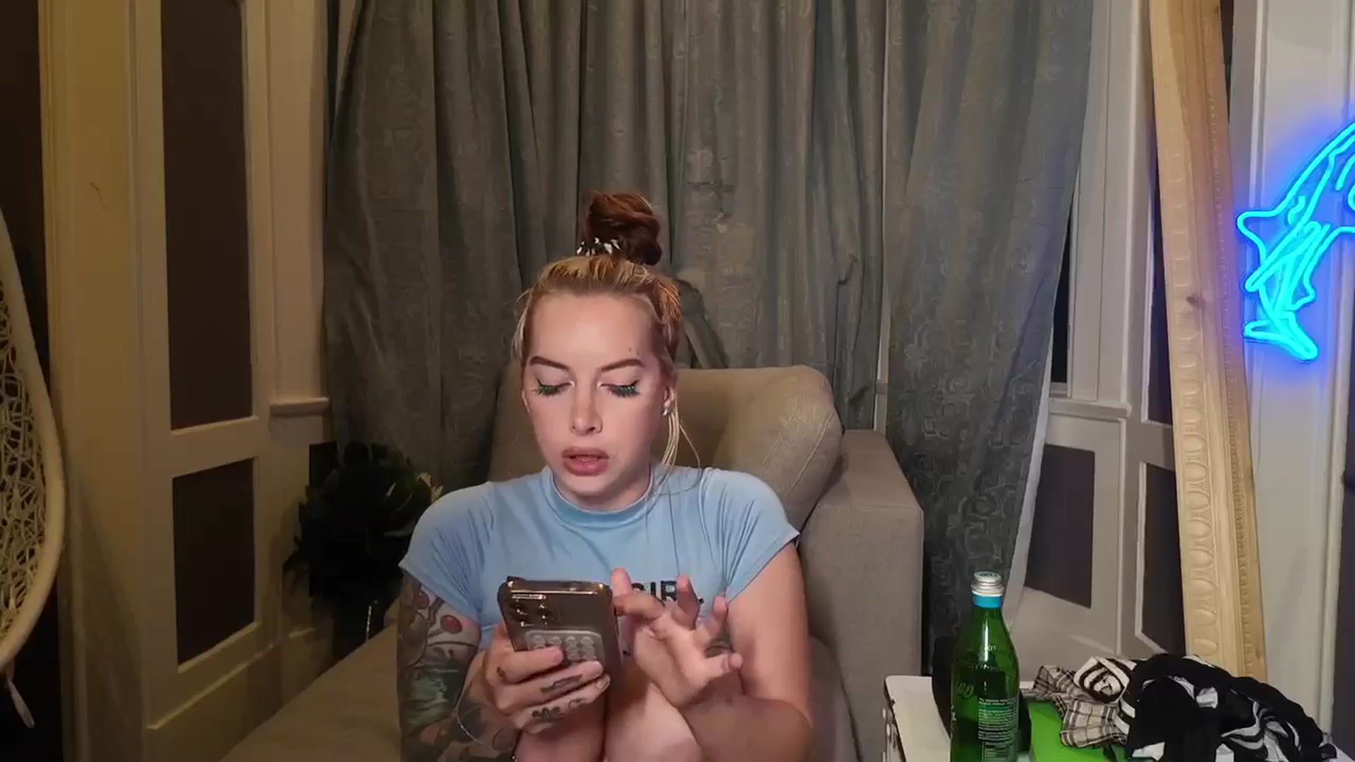 Gallery image thumbnail from Cubbixoxo's myfreecams stream on, 06/04/2024, 03:28 image 16 of 20