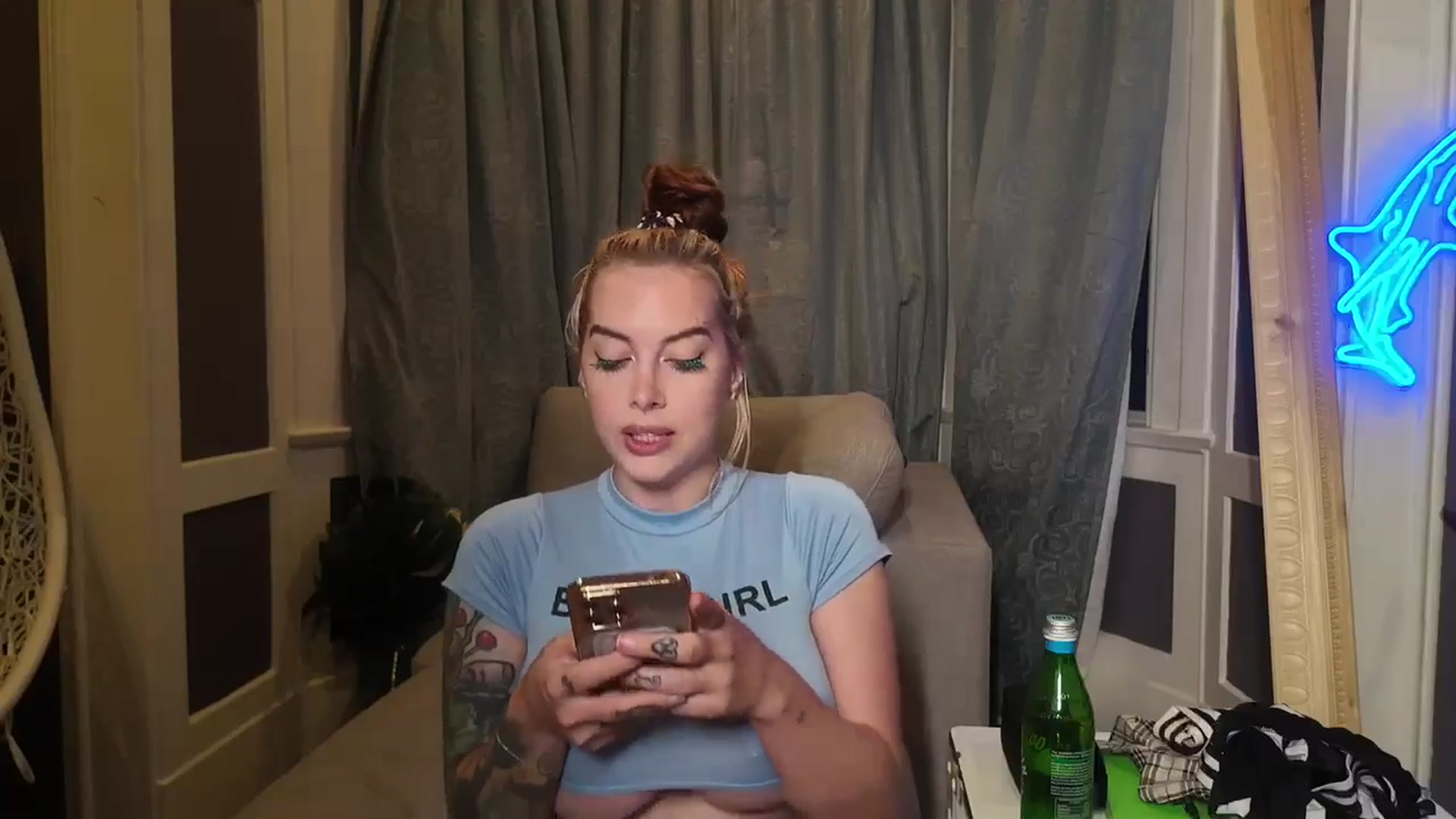 Gallery image thumbnail from Cubbixoxo's myfreecams stream on, 06/04/2024, 03:28 image 13 of 20