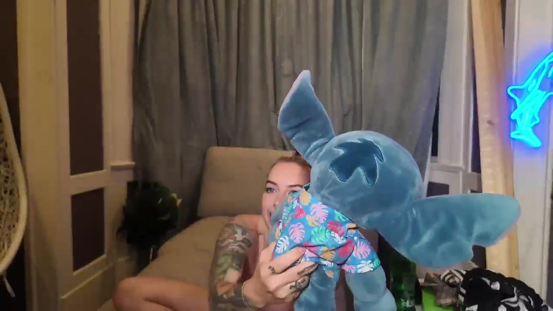 Gallery image thumbnail from Cubbixoxo's myfreecams stream on, 06/04/2024, 04:04 image 7 of 20