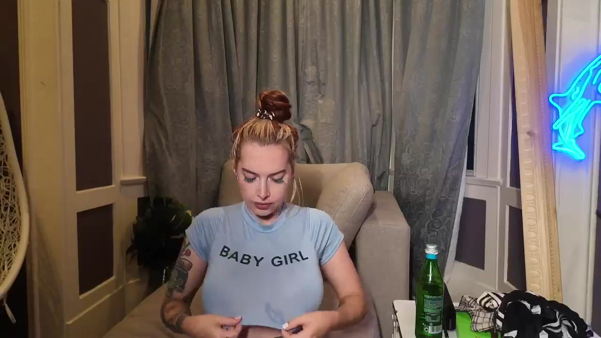 Gallery image thumbnail from Cubbixoxo's myfreecams stream on, 06/04/2024, 04:04 image 2 of 20