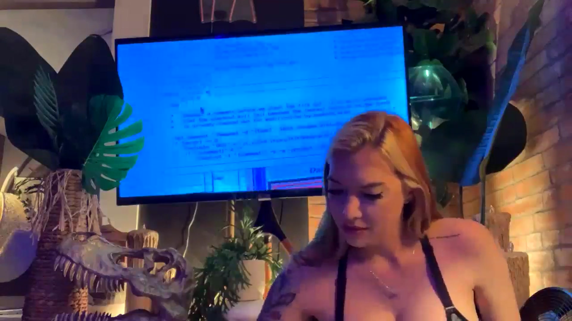 Gallery image thumbnail from Cubbixoxo's myfreecams stream on, 06/08/2024, 03:15 image 17 of 20