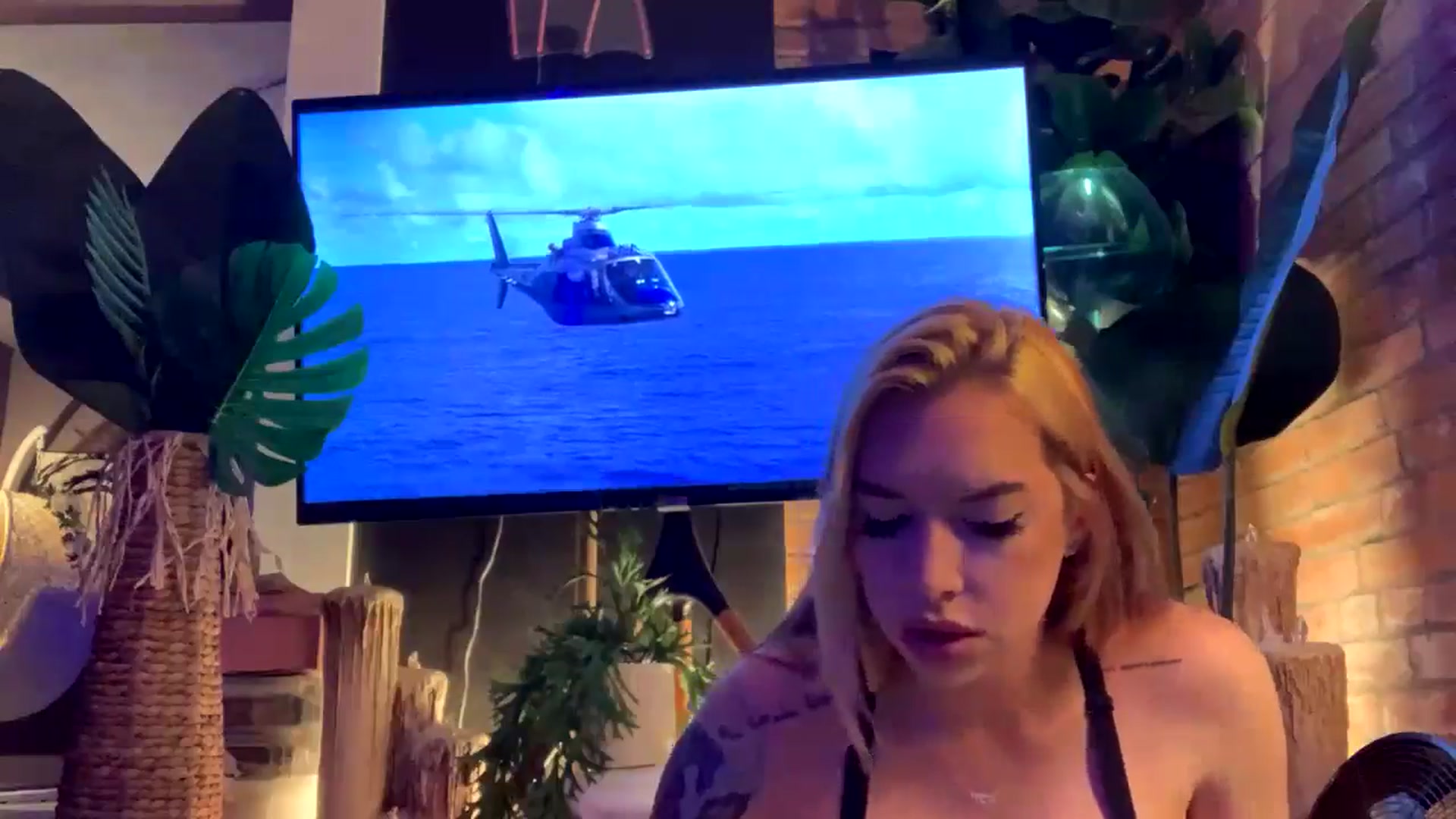 Gallery image thumbnail from Cubbixoxo's myfreecams stream on, 06/08/2024, 03:15 image 6 of 20