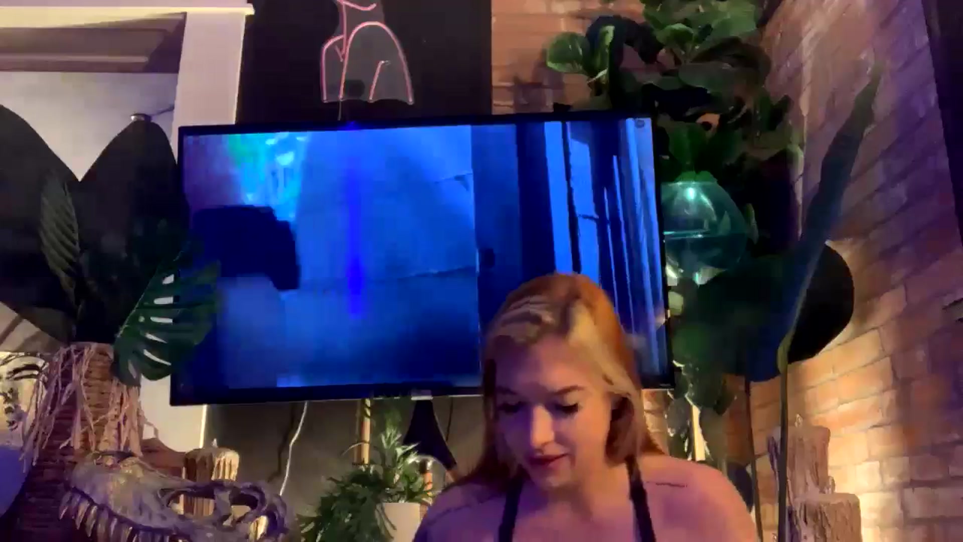Gallery image thumbnail from Cubbixoxo's myfreecams stream on, 06/08/2024, 04:35 image 9 of 20